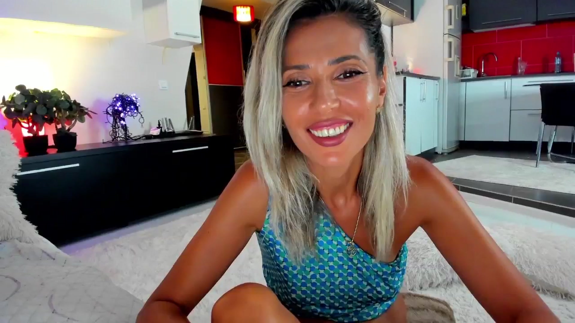 Gallery image thumbnail from SmileyTinaa's myfreecams stream on, 08/27/2024, 18:32 image 3 of 20