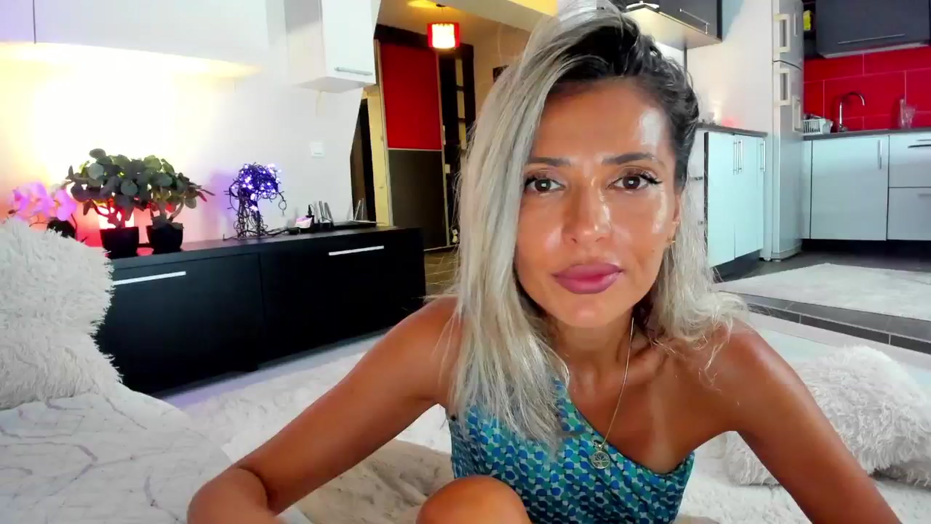 Gallery image thumbnail from SmileyTinaa's myfreecams stream on, 08/27/2024, 20:48 image 16 of 20