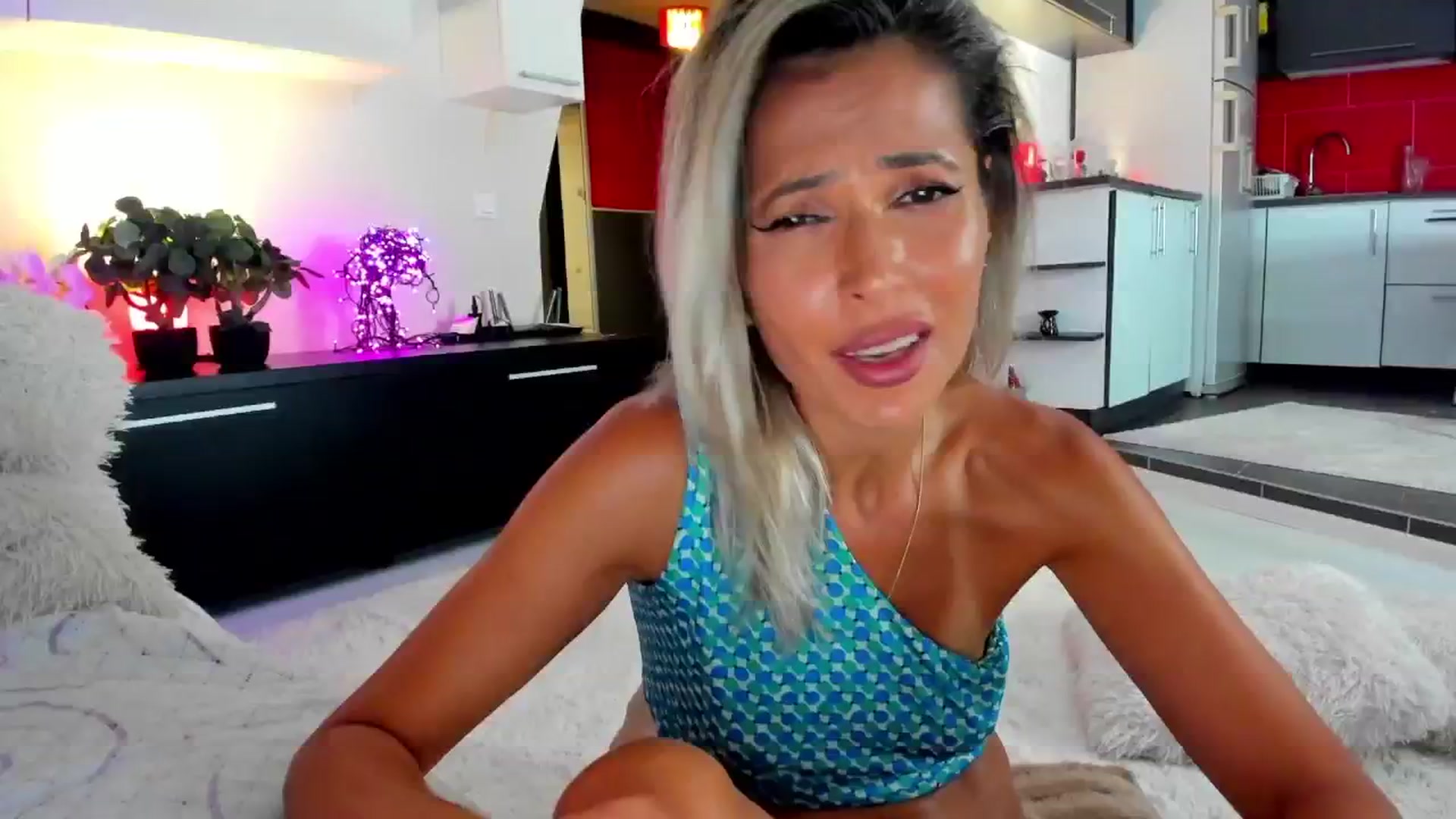 Gallery image thumbnail from SmileyTinaa's myfreecams stream on, 08/27/2024, 20:48 image 2 of 20