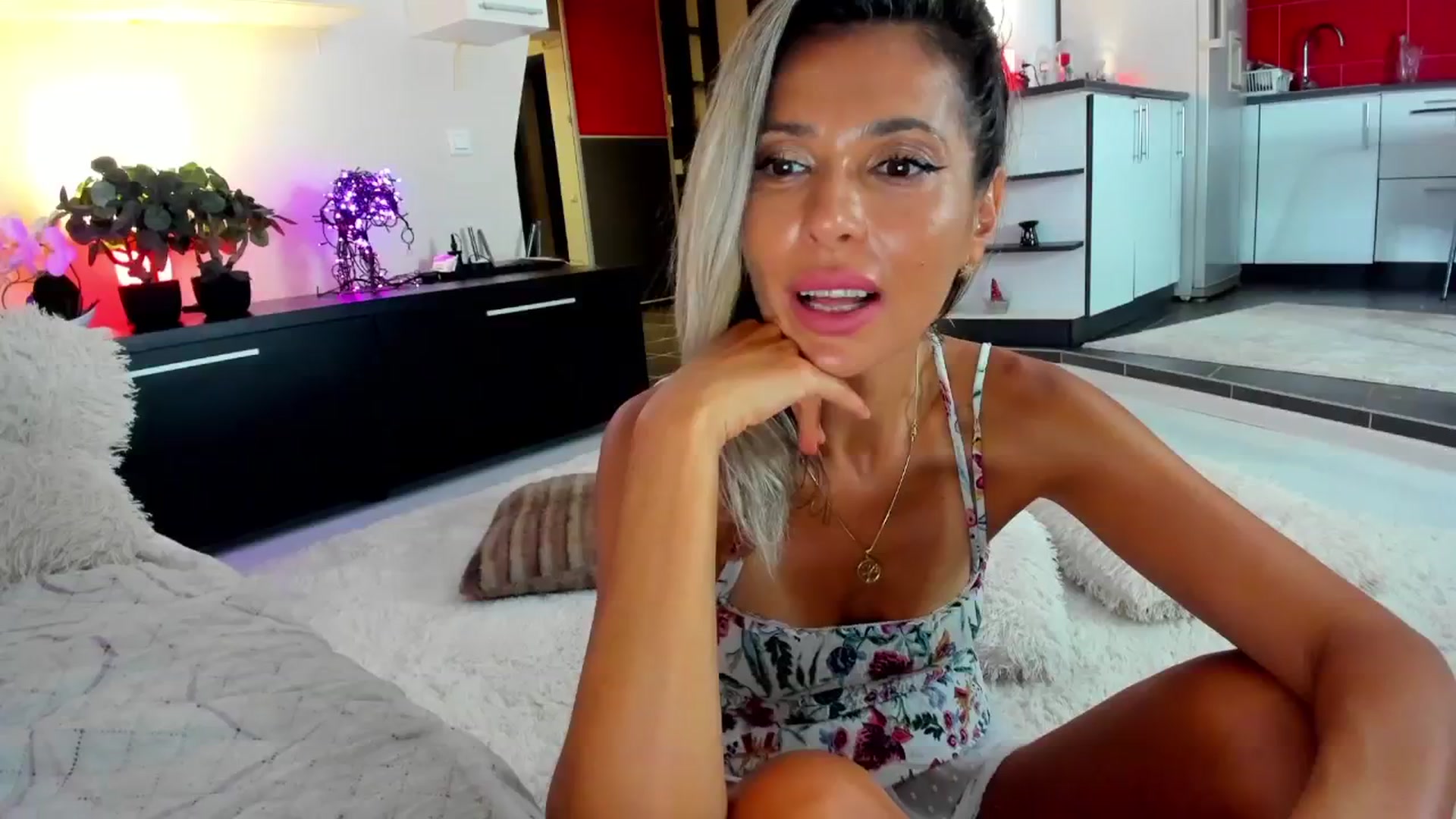 Gallery image thumbnail from SmileyTinaa's myfreecams stream on, 08/29/2024, 24:10 image 20 of 20