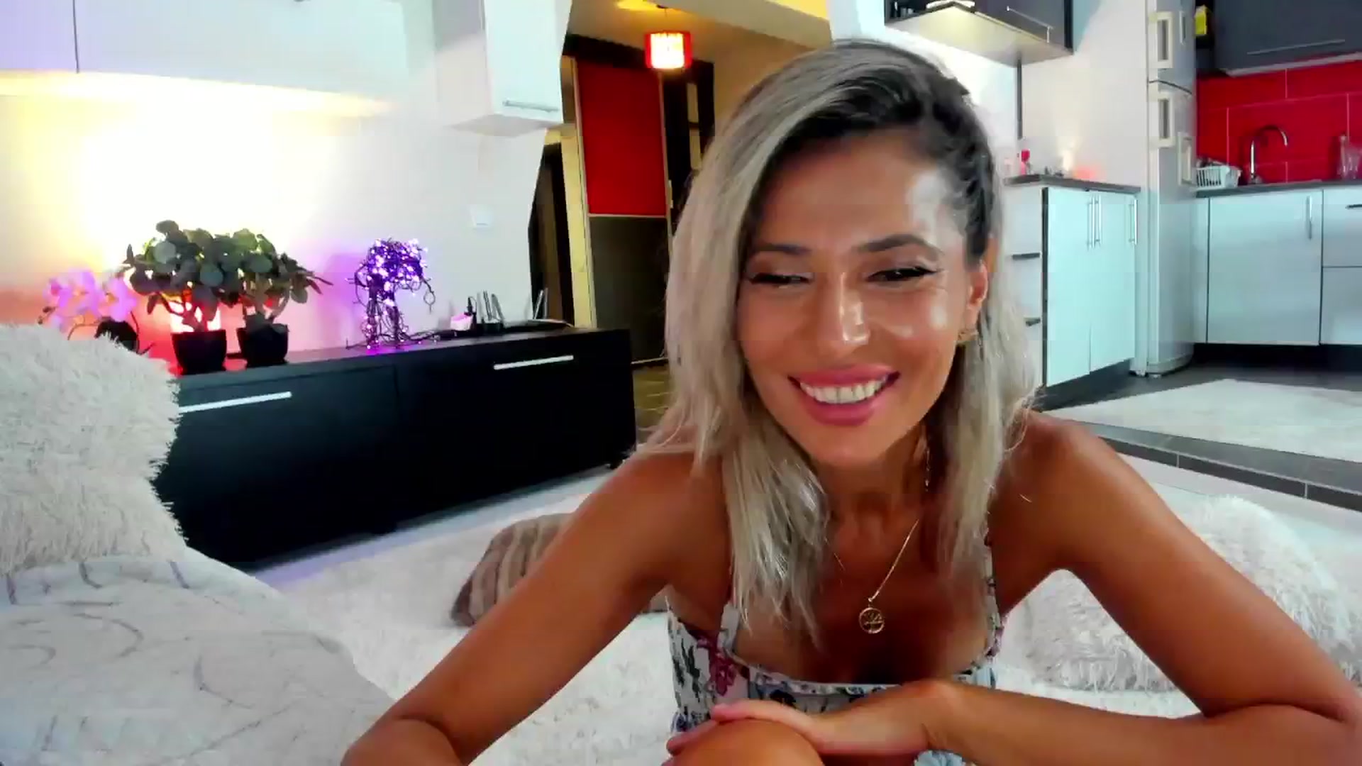 Gallery image thumbnail from SmileyTinaa's myfreecams stream on, 08/29/2024, 24:10 image 5 of 20