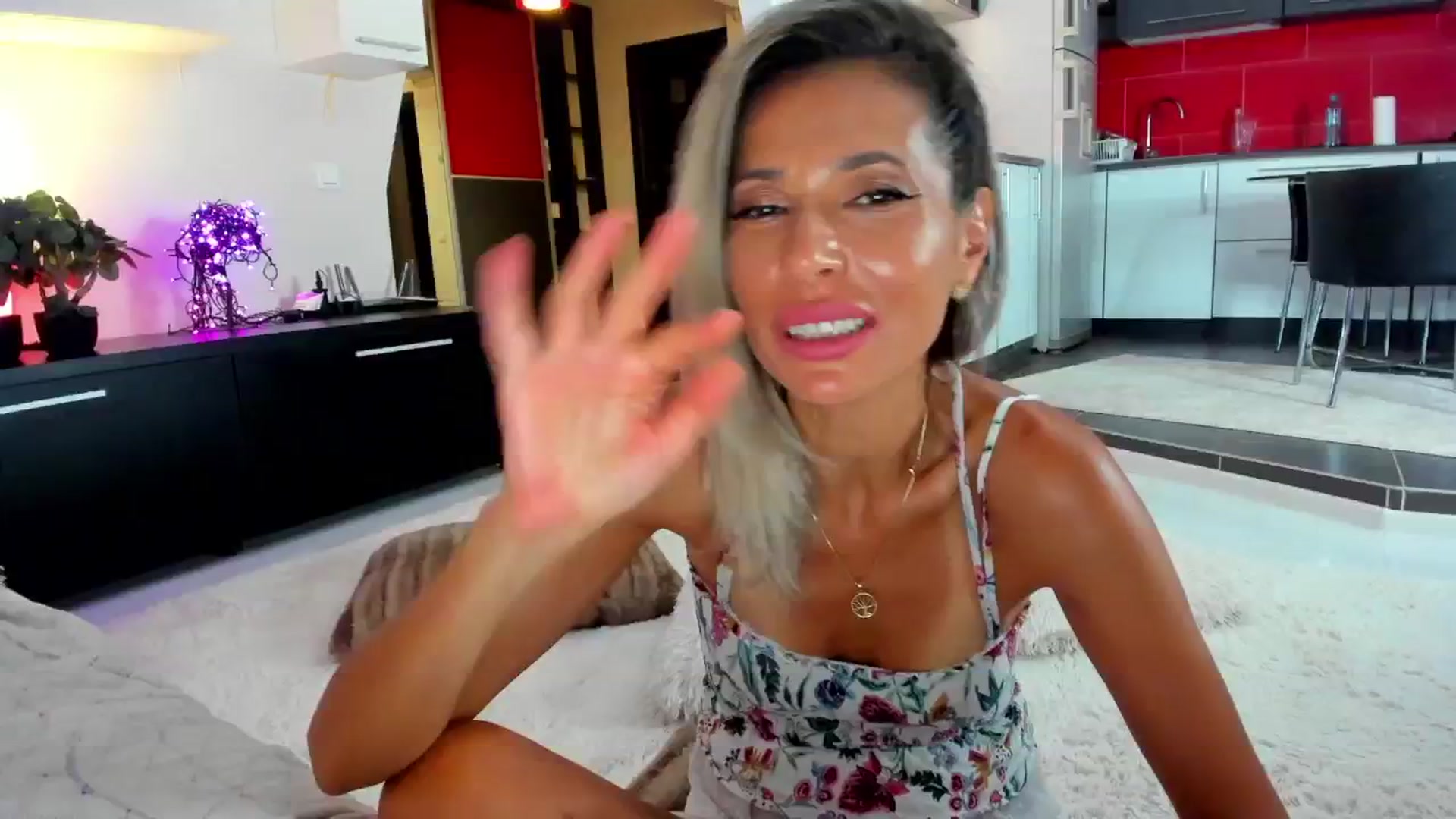 Gallery image thumbnail from SmileyTinaa's myfreecams stream on, 08/29/2024, 24:10 image 17 of 20