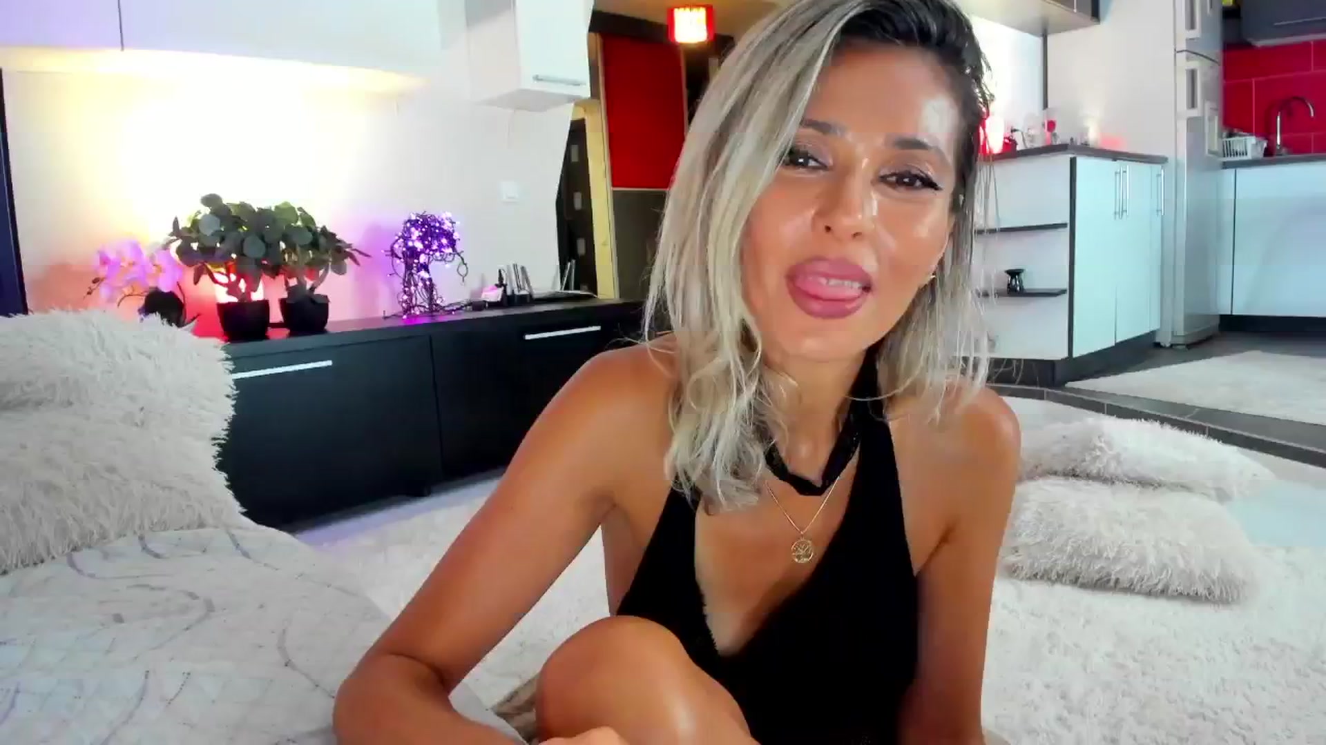 Gallery image thumbnail from SmileyTinaa's myfreecams stream on, 09/13/2024, 24:05 image 14 of 20