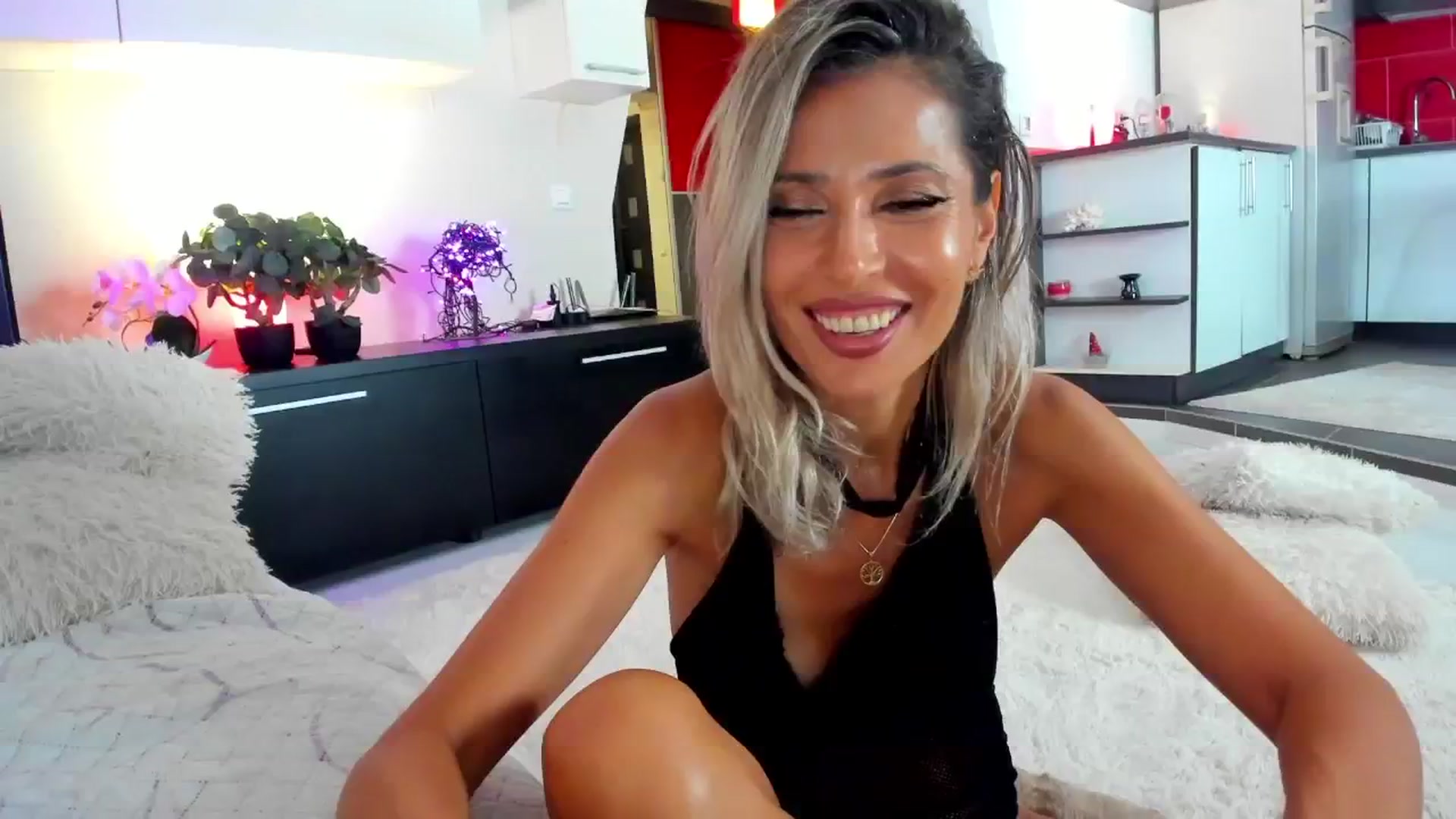 Gallery image thumbnail from SmileyTinaa's myfreecams stream on, 09/13/2024, 24:05 image 18 of 20