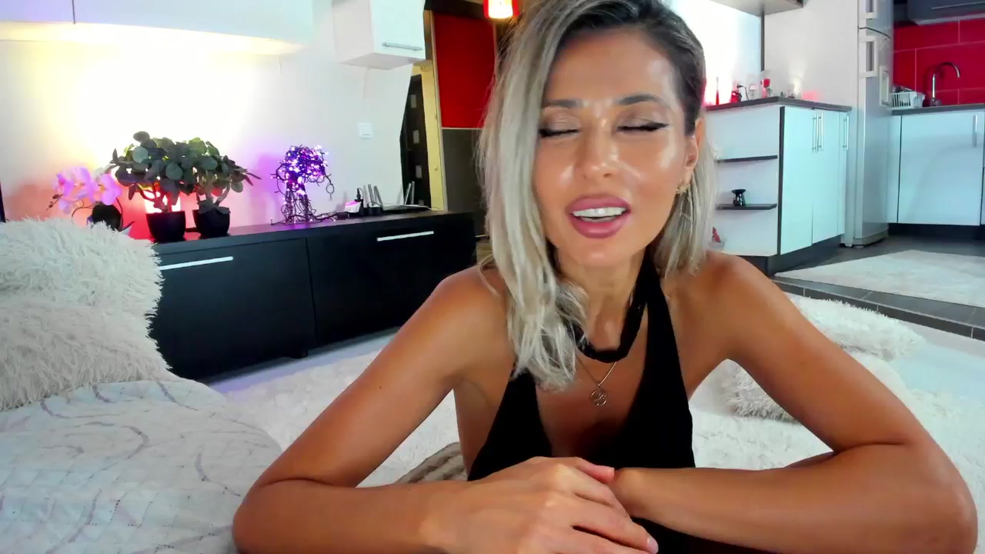Gallery image thumbnail from SmileyTinaa's myfreecams stream on, 09/13/2024, 24:05 image 10 of 20