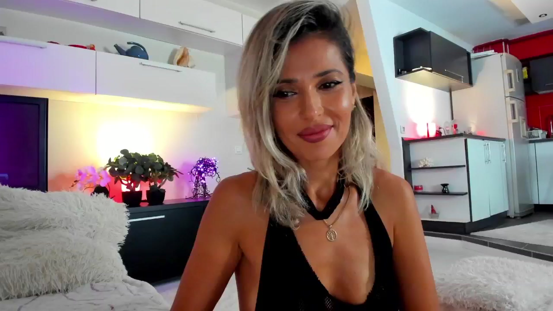 Gallery image thumbnail from SmileyTinaa's myfreecams stream on, 09/13/2024, 24:05 image 1 of 20
