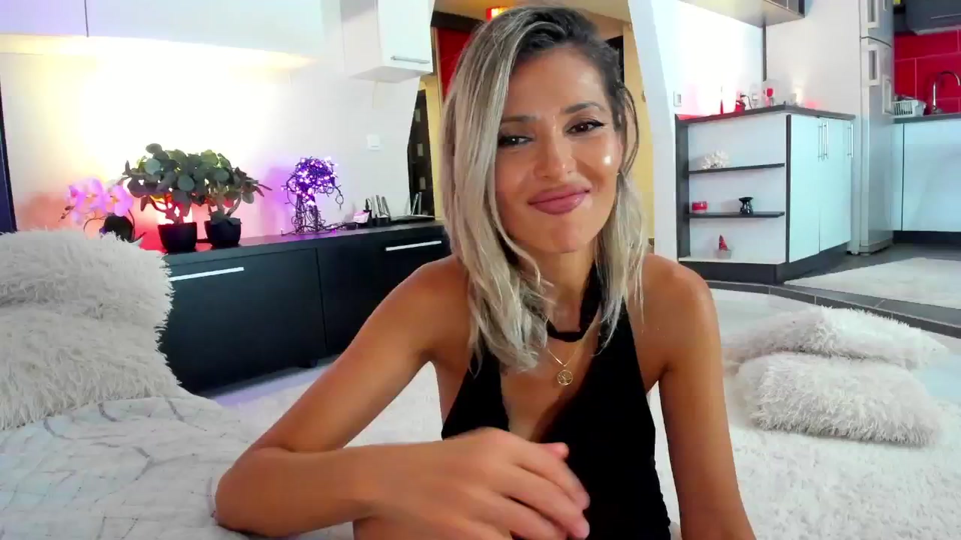 Gallery image thumbnail from SmileyTinaa's myfreecams stream on, 09/13/2024, 01:45 image 7 of 20
