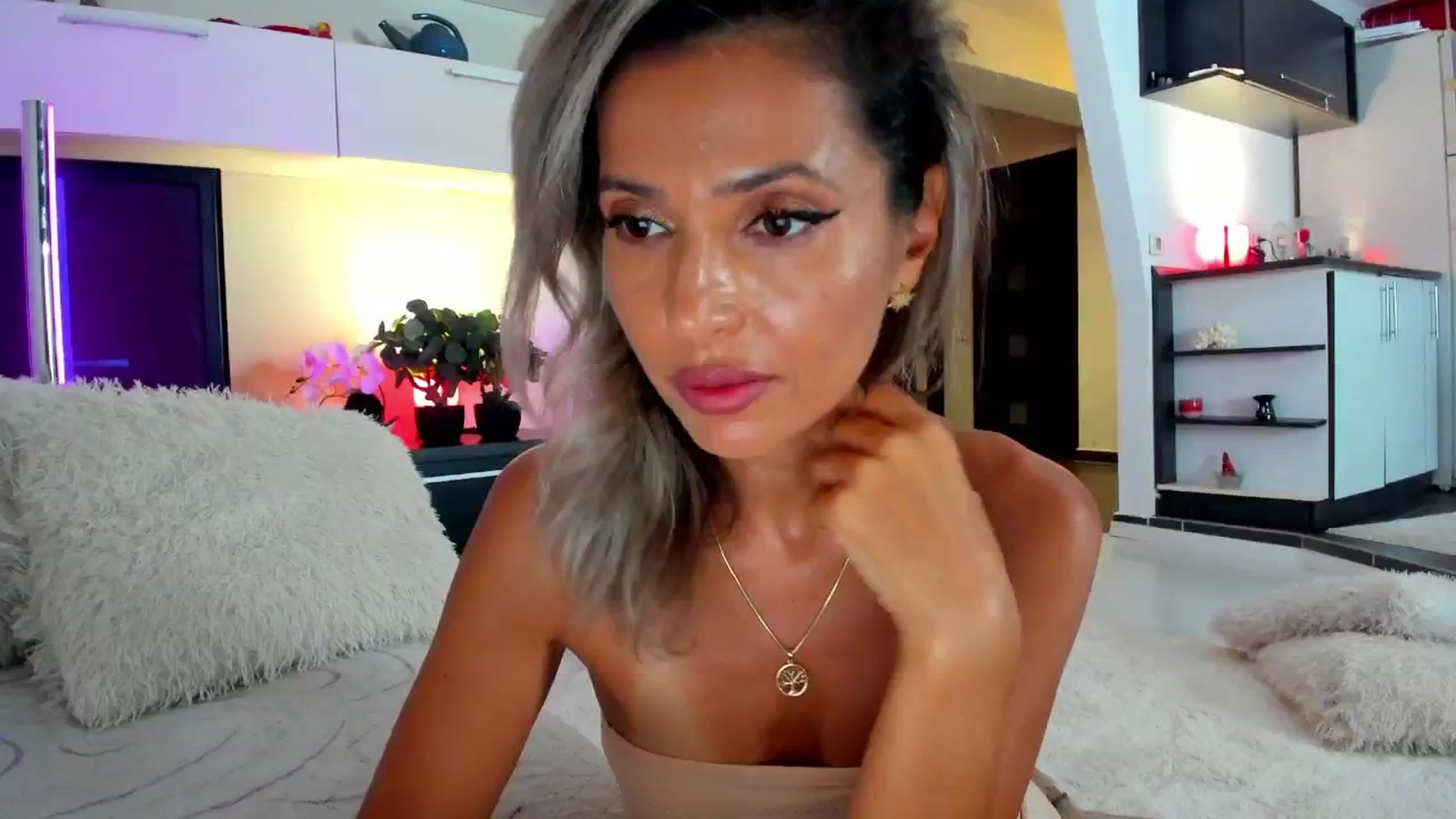 Gallery image thumbnail from SmileyTinaa's myfreecams stream on, 09/13/2024, 23:16 image 17 of 20