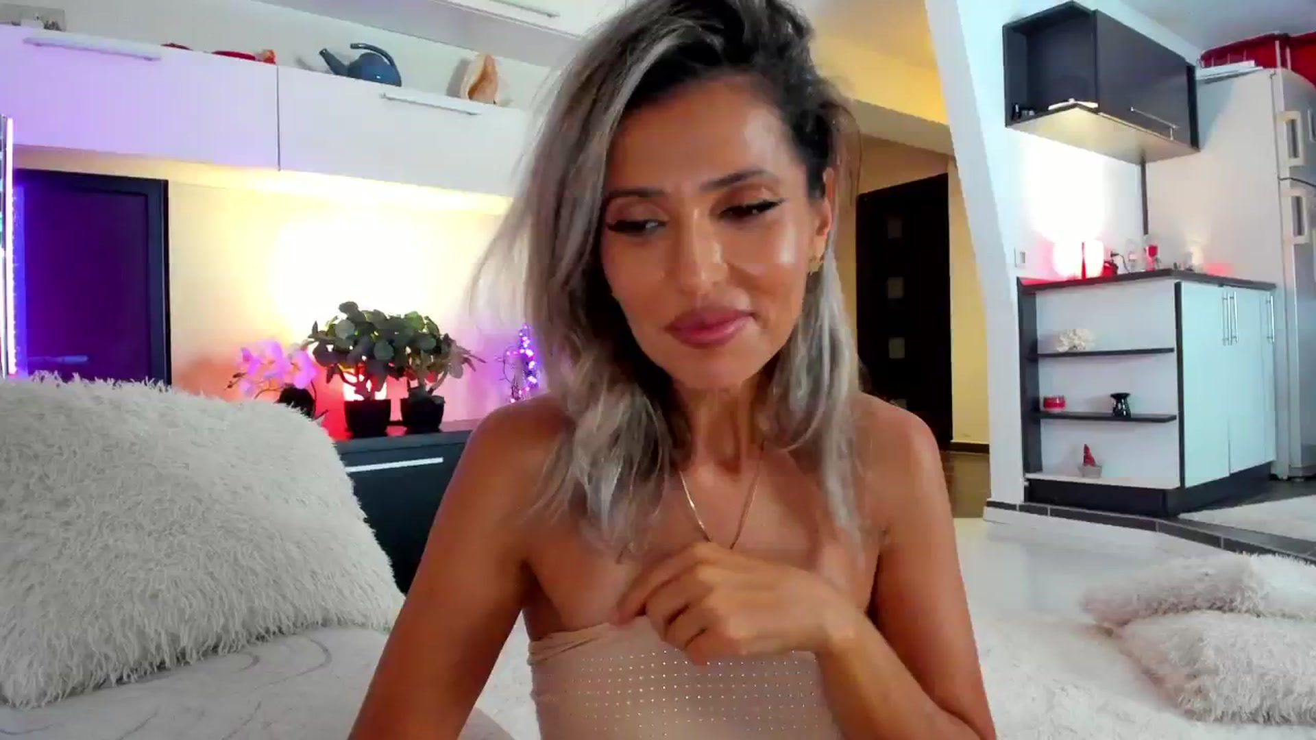 Gallery image thumbnail from SmileyTinaa's myfreecams stream on, 09/13/2024, 23:16 image 10 of 20