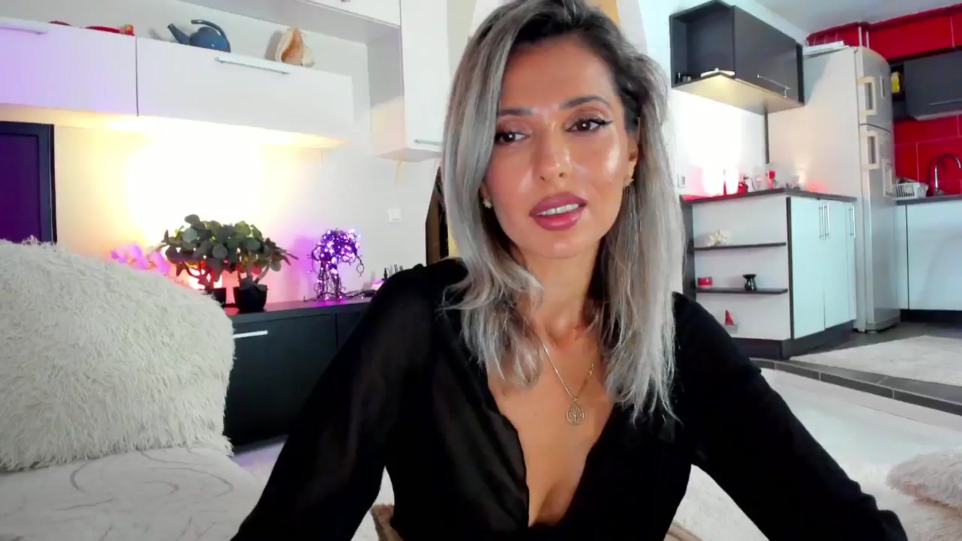 Gallery image thumbnail from SmileyTinaa's myfreecams stream on, 09/19/2024, 21:31 image 18 of 20