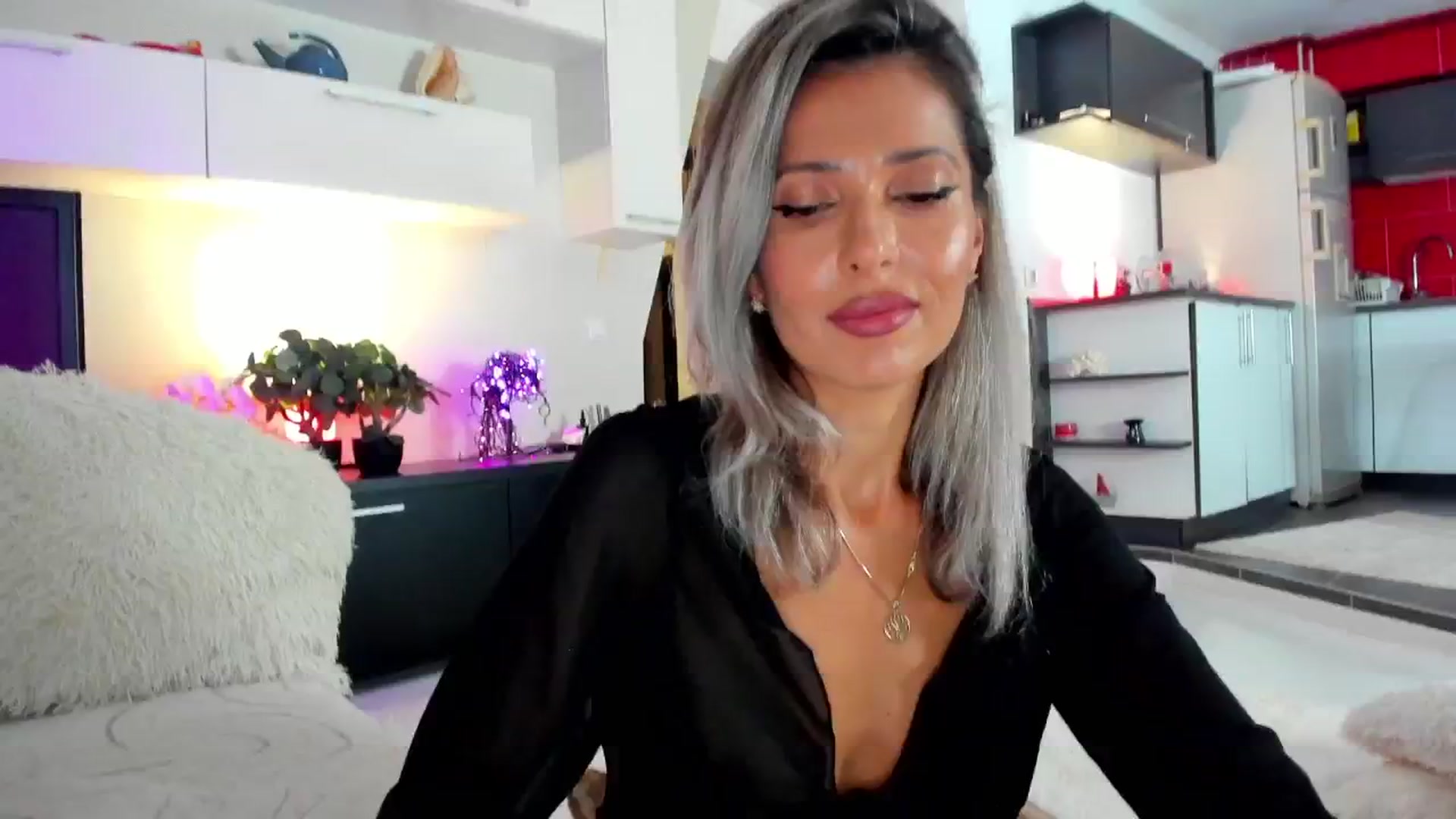 Gallery image thumbnail from SmileyTinaa's myfreecams stream on, 09/19/2024, 21:31 image 17 of 20