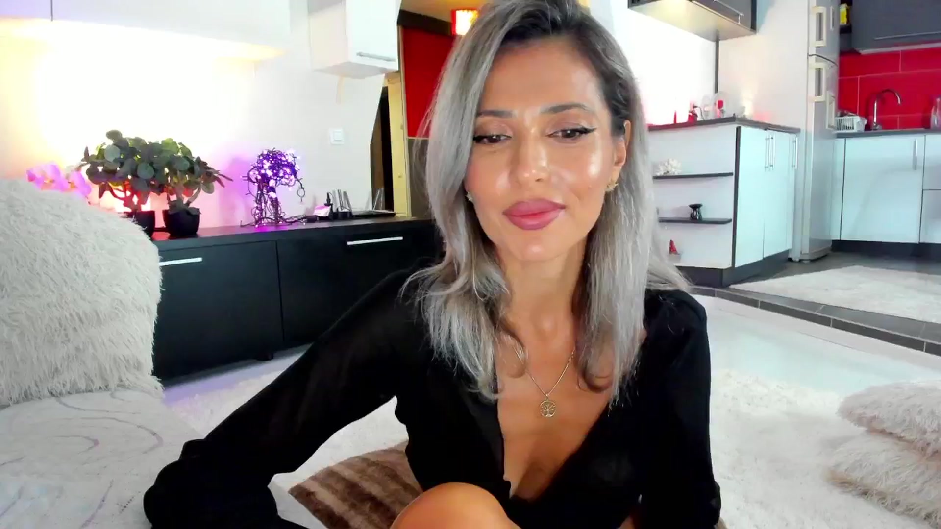 Gallery image thumbnail from SmileyTinaa's myfreecams stream on, 09/19/2024, 21:31 image 12 of 20