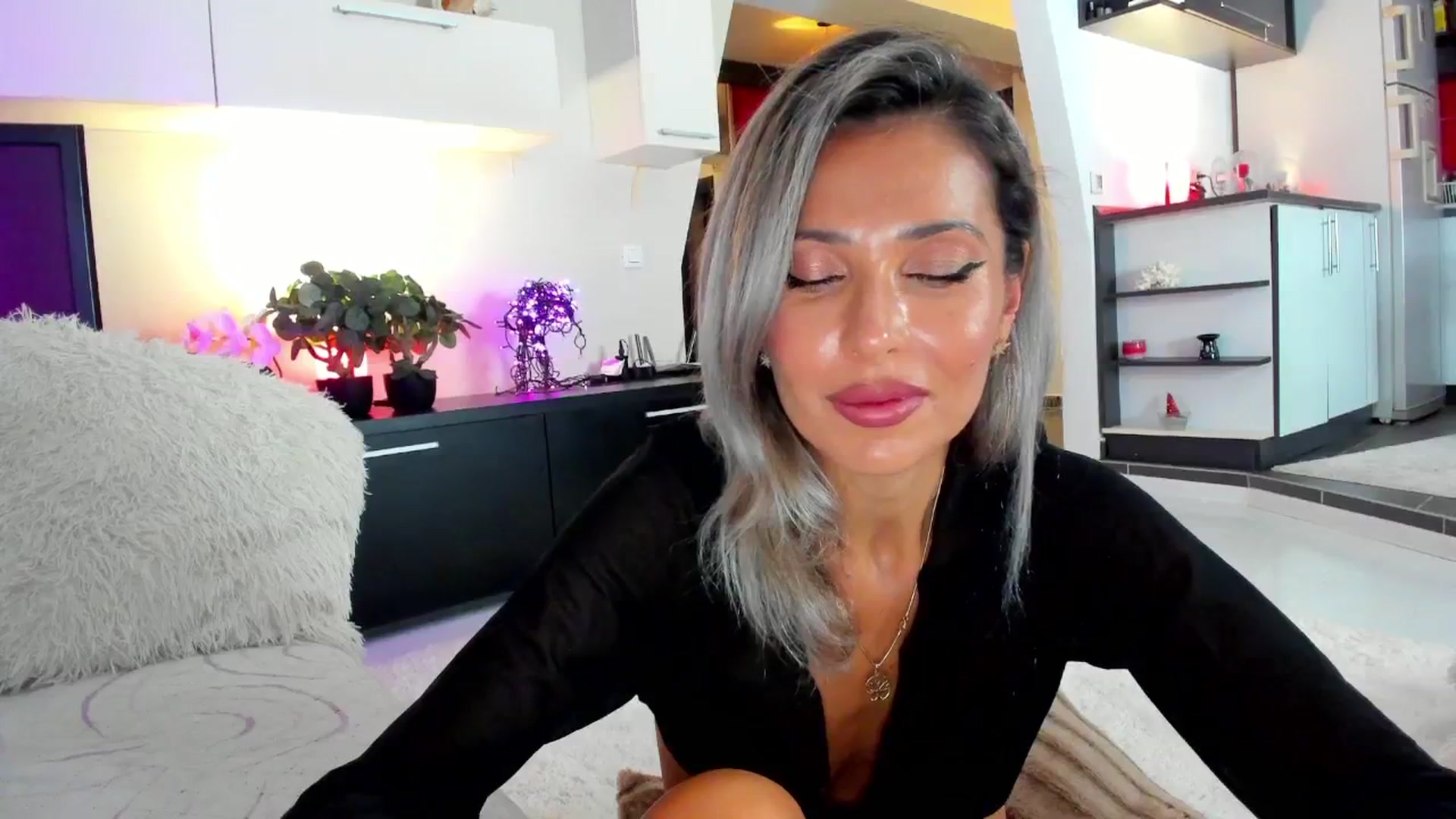 Gallery image thumbnail from SmileyTinaa's myfreecams stream on, 09/20/2024, 24:04 image 4 of 20