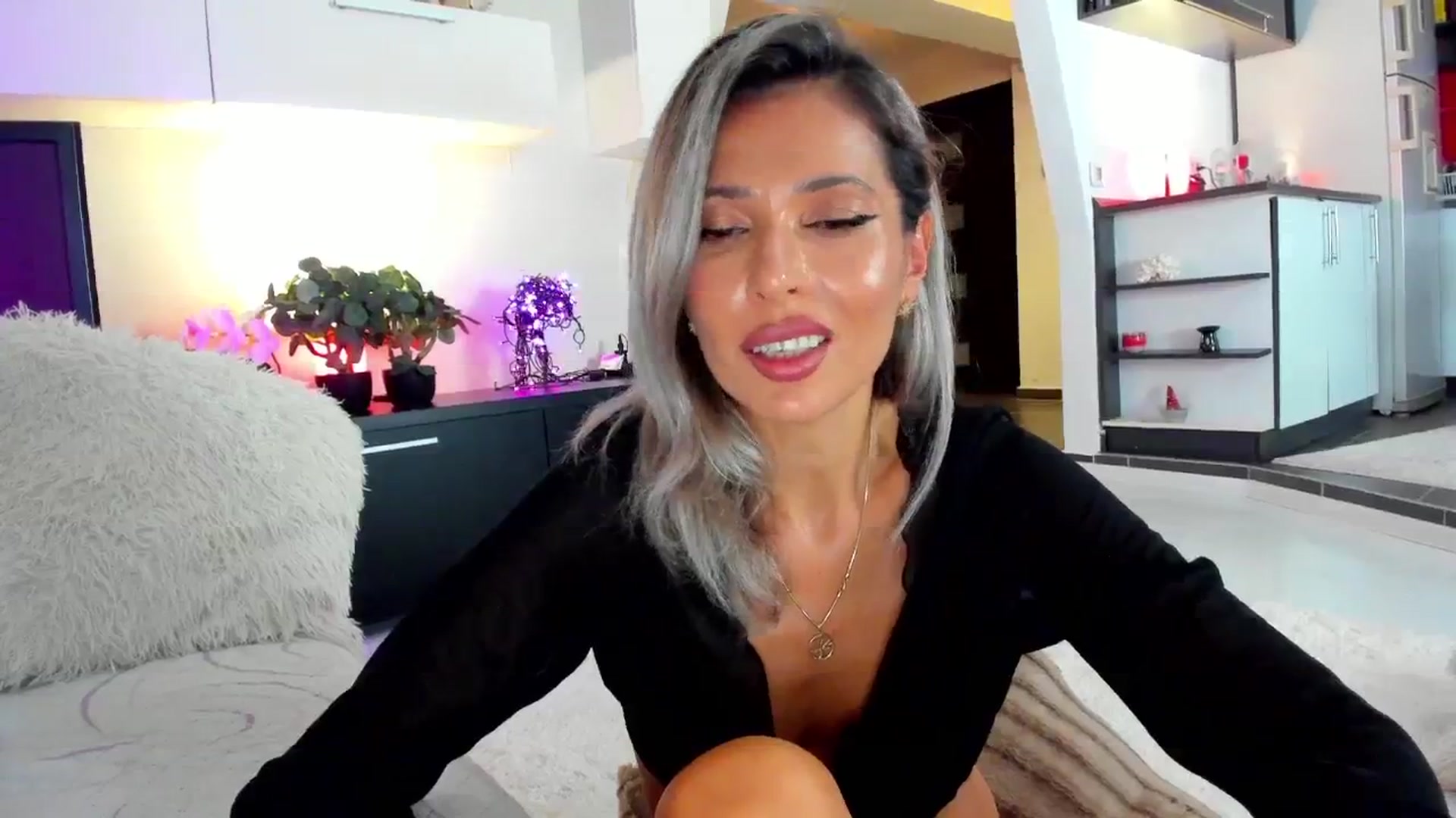 Gallery image thumbnail from SmileyTinaa's myfreecams stream on, 09/20/2024, 24:04 image 3 of 20