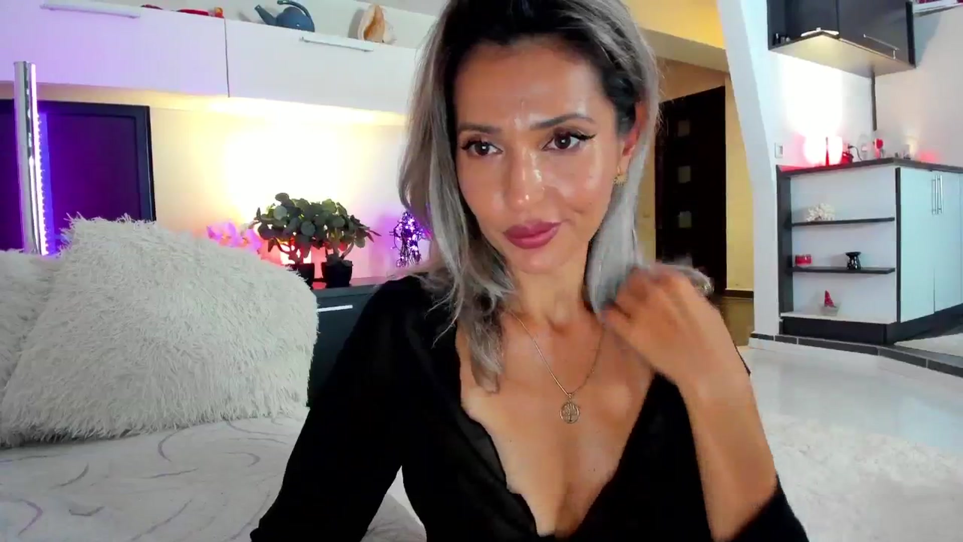Gallery image thumbnail from SmileyTinaa's myfreecams stream on, 09/20/2024, 24:04 image 6 of 20