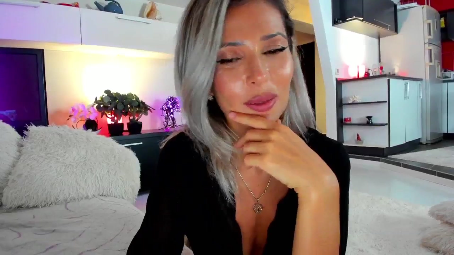 Gallery image thumbnail from SmileyTinaa's myfreecams stream on, 09/20/2024, 24:04 image 17 of 20