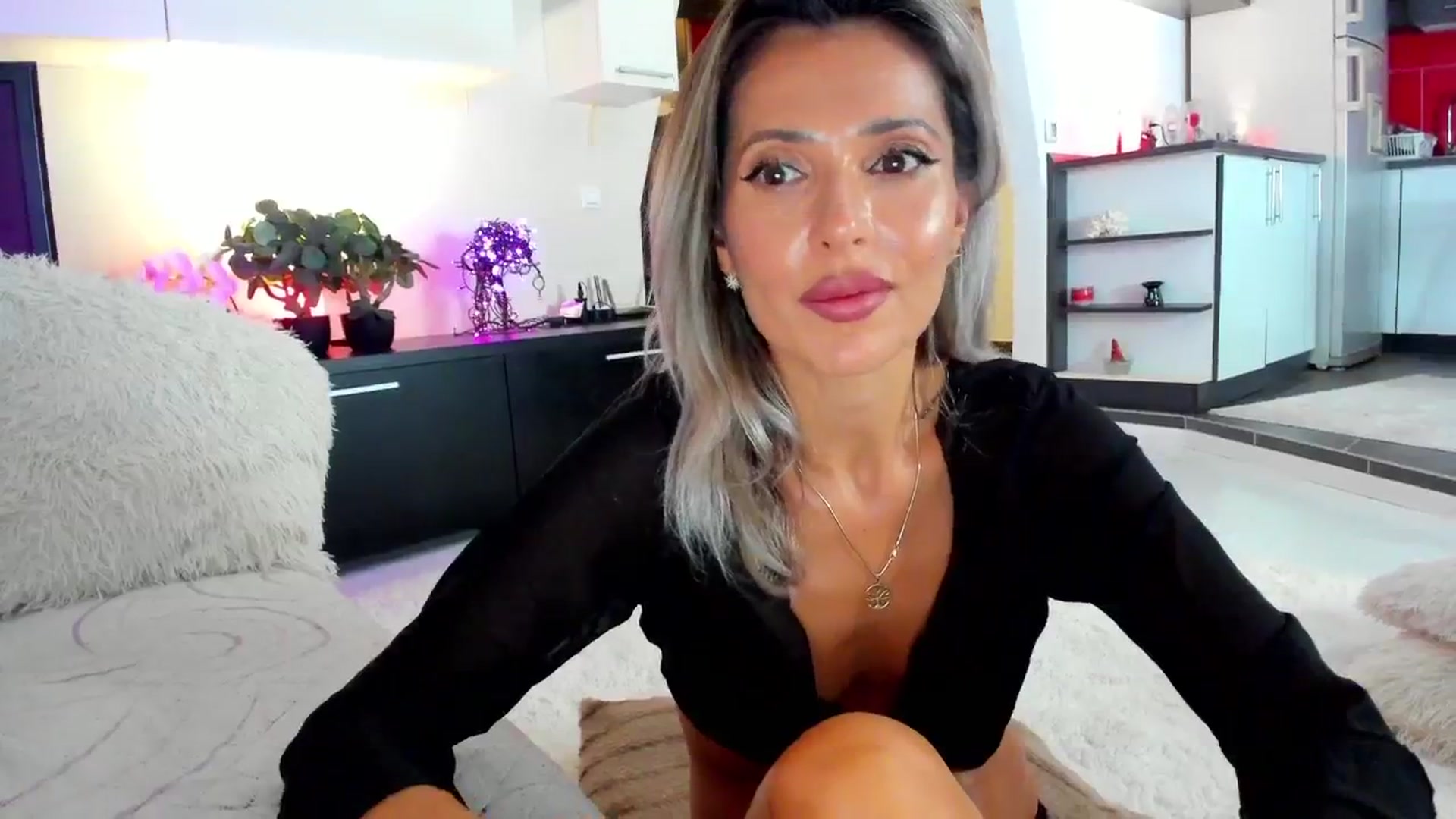 Gallery image thumbnail from SmileyTinaa's myfreecams stream on, 09/20/2024, 24:04 image 8 of 20