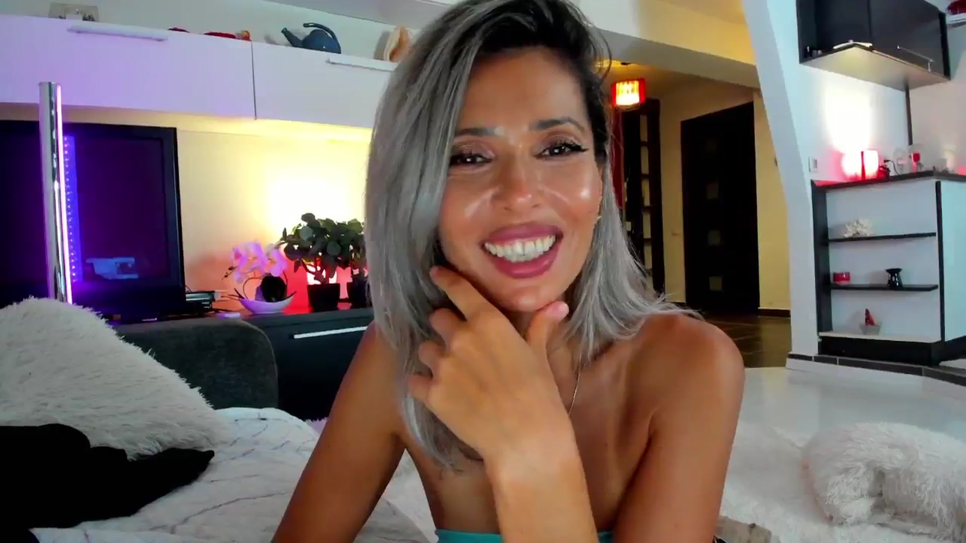 Gallery image thumbnail from SmileyTinaa's myfreecams stream on, 09/20/2024, 04:25 image 16 of 20