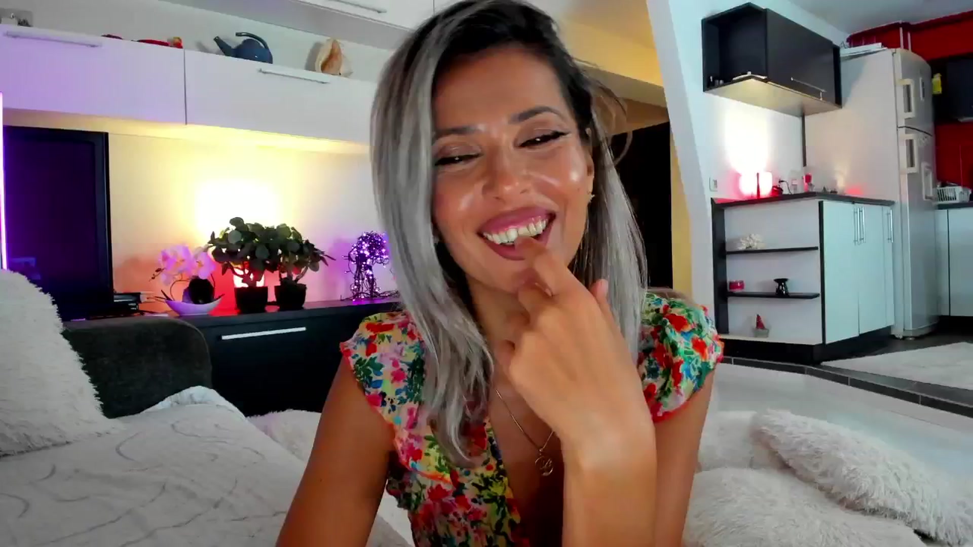 Gallery image thumbnail from SmileyTinaa's myfreecams stream on, 09/21/2024, 01:13 image 15 of 20