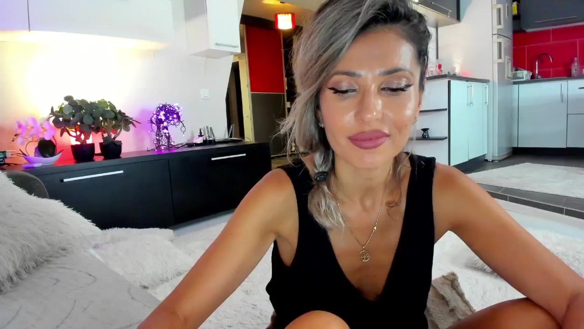 Gallery image thumbnail from SmileyTinaa's myfreecams stream on, 09/26/2024, 23:32 image 9 of 20