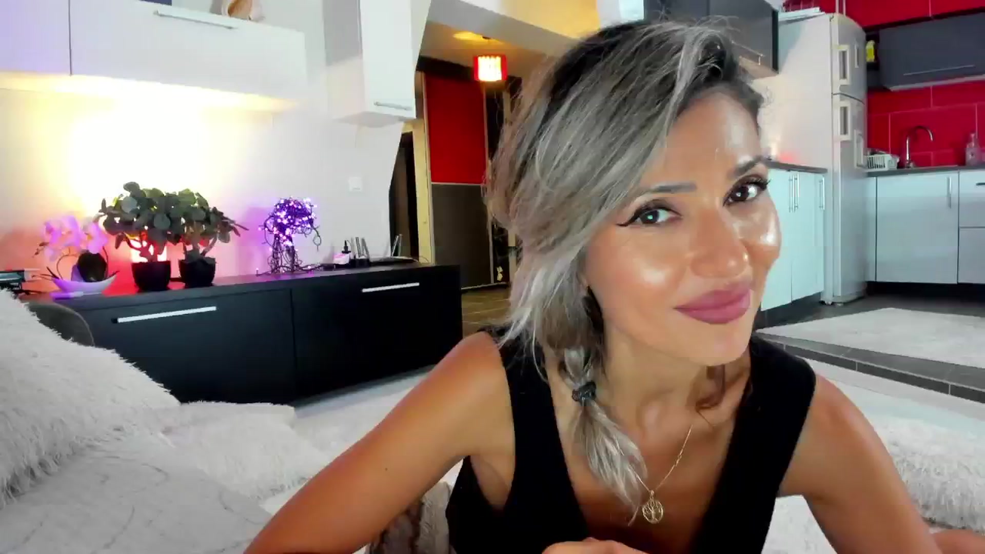 Gallery image thumbnail from SmileyTinaa's myfreecams stream on, 09/26/2024, 23:32 image 15 of 20