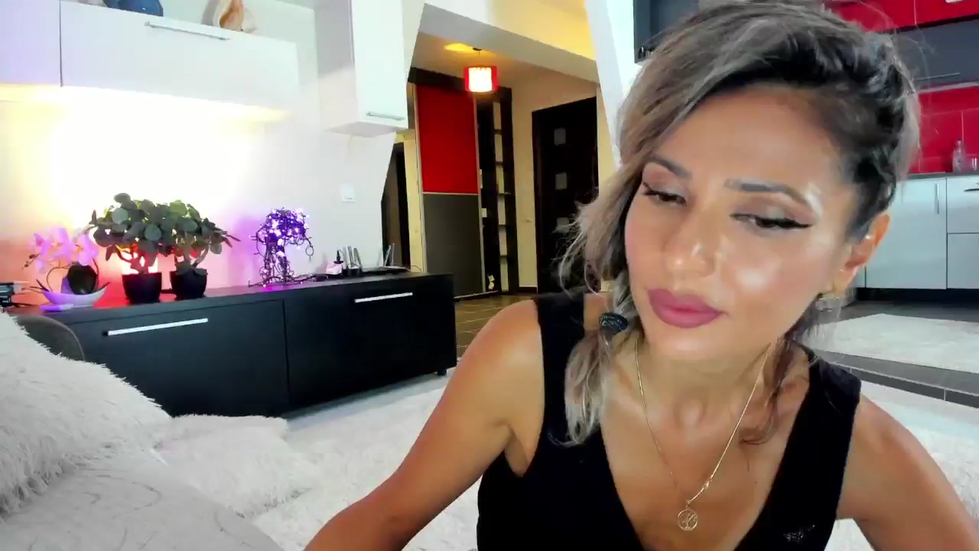 Gallery image thumbnail from SmileyTinaa's myfreecams stream on, 09/26/2024, 23:32 image 10 of 20