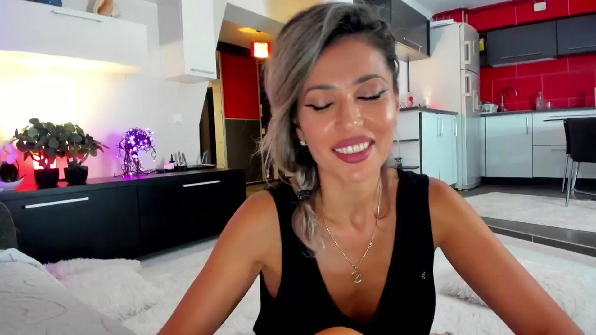 Gallery image thumbnail from SmileyTinaa's myfreecams stream on, 09/26/2024, 23:32 image 6 of 20