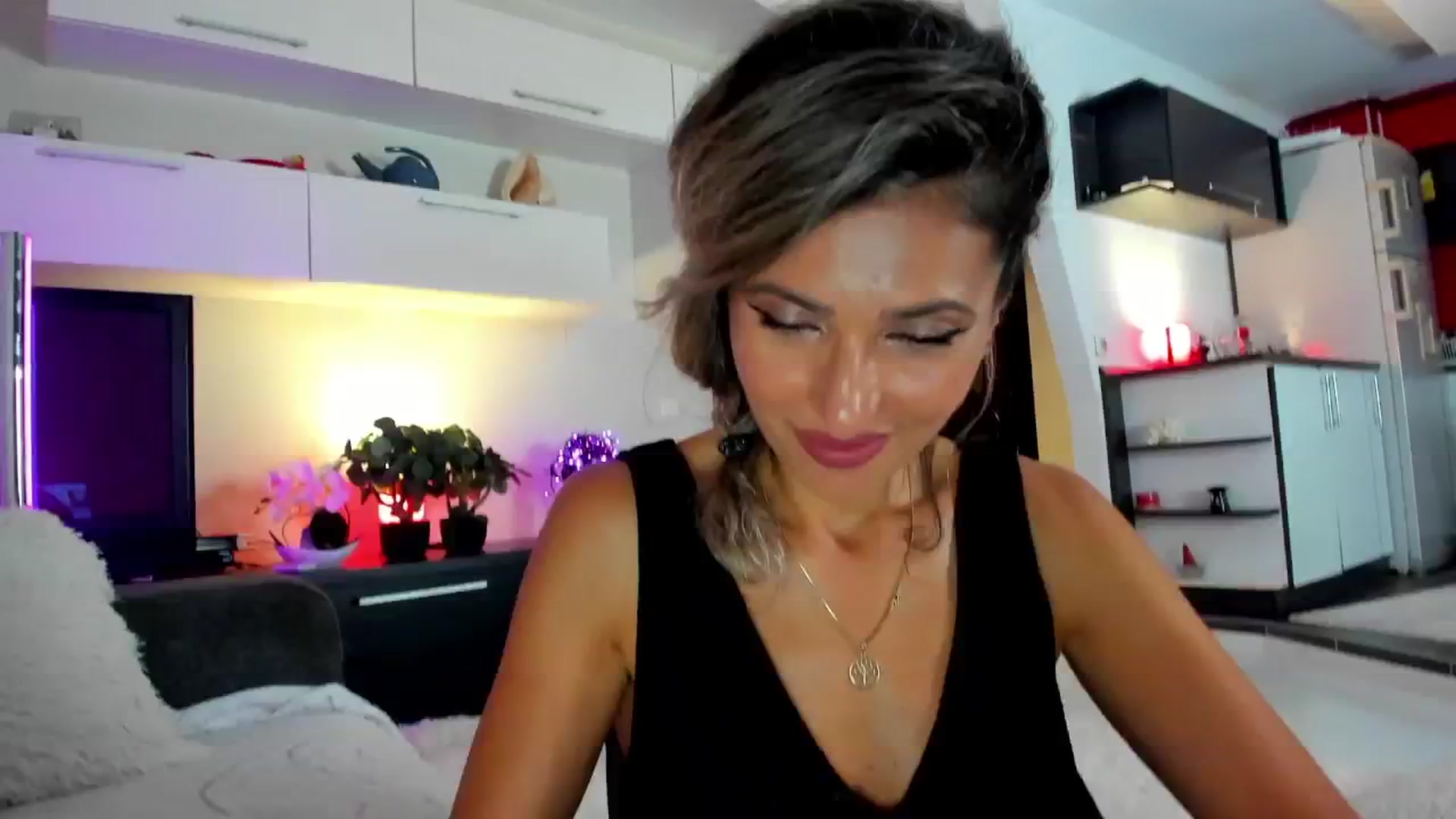 Gallery image thumbnail from SmileyTinaa's myfreecams stream on, 09/26/2024, 23:32 image 8 of 20