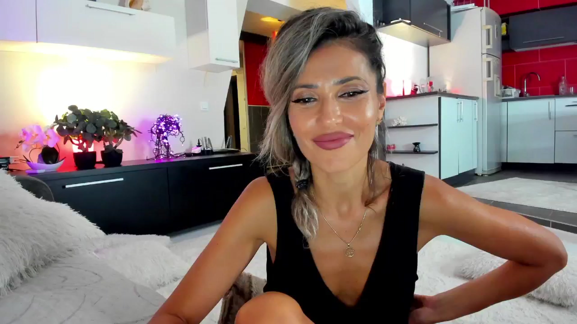 Gallery image thumbnail from SmileyTinaa's myfreecams stream on, 09/26/2024, 23:32 image 16 of 20