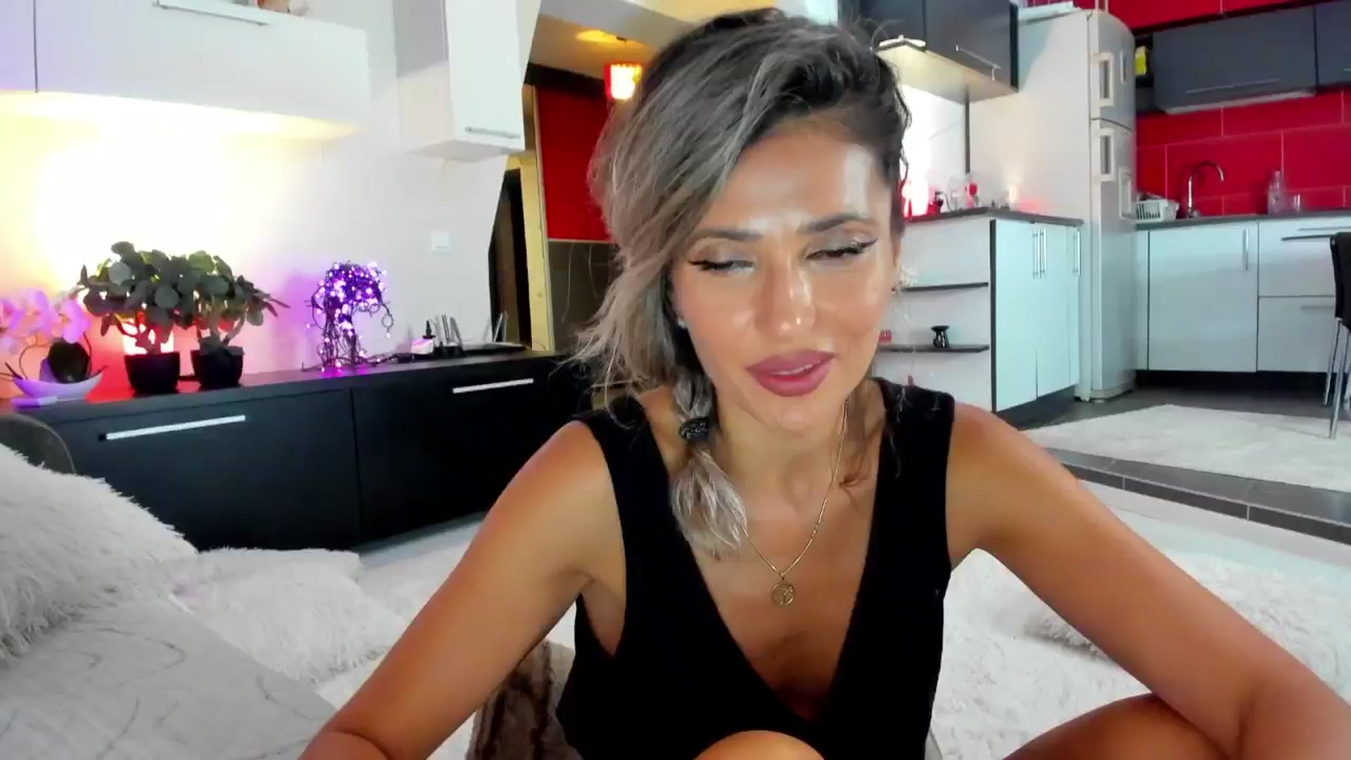 Gallery image thumbnail from SmileyTinaa's myfreecams stream on, 09/26/2024, 23:32 image 13 of 20