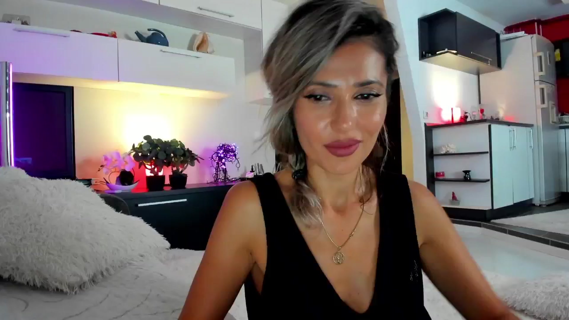 Gallery image thumbnail from SmileyTinaa's myfreecams stream on, 09/26/2024, 23:32 image 19 of 20
