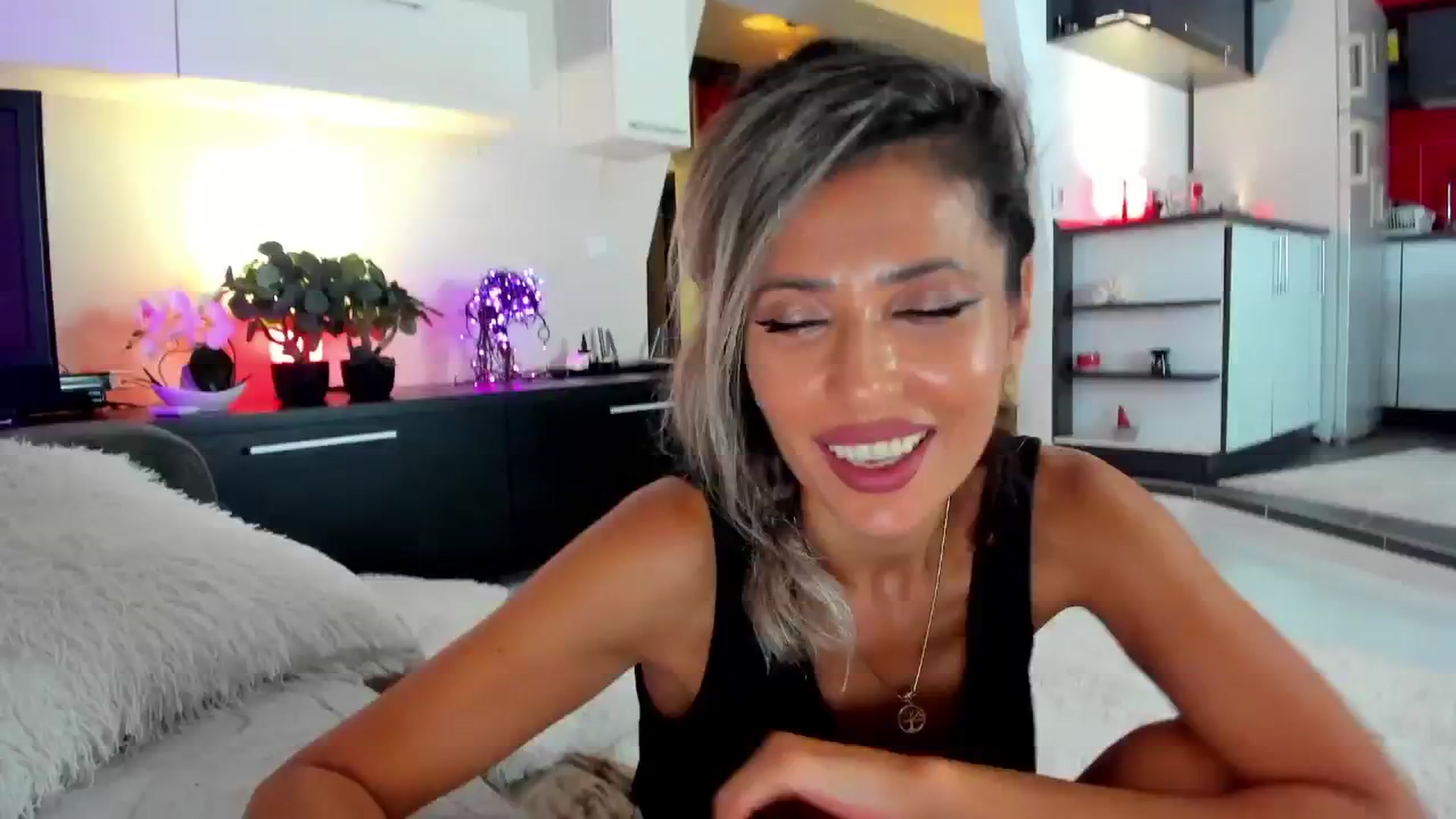 Gallery image thumbnail from SmileyTinaa's myfreecams stream on, 09/27/2024, 04:37 image 1 of 20