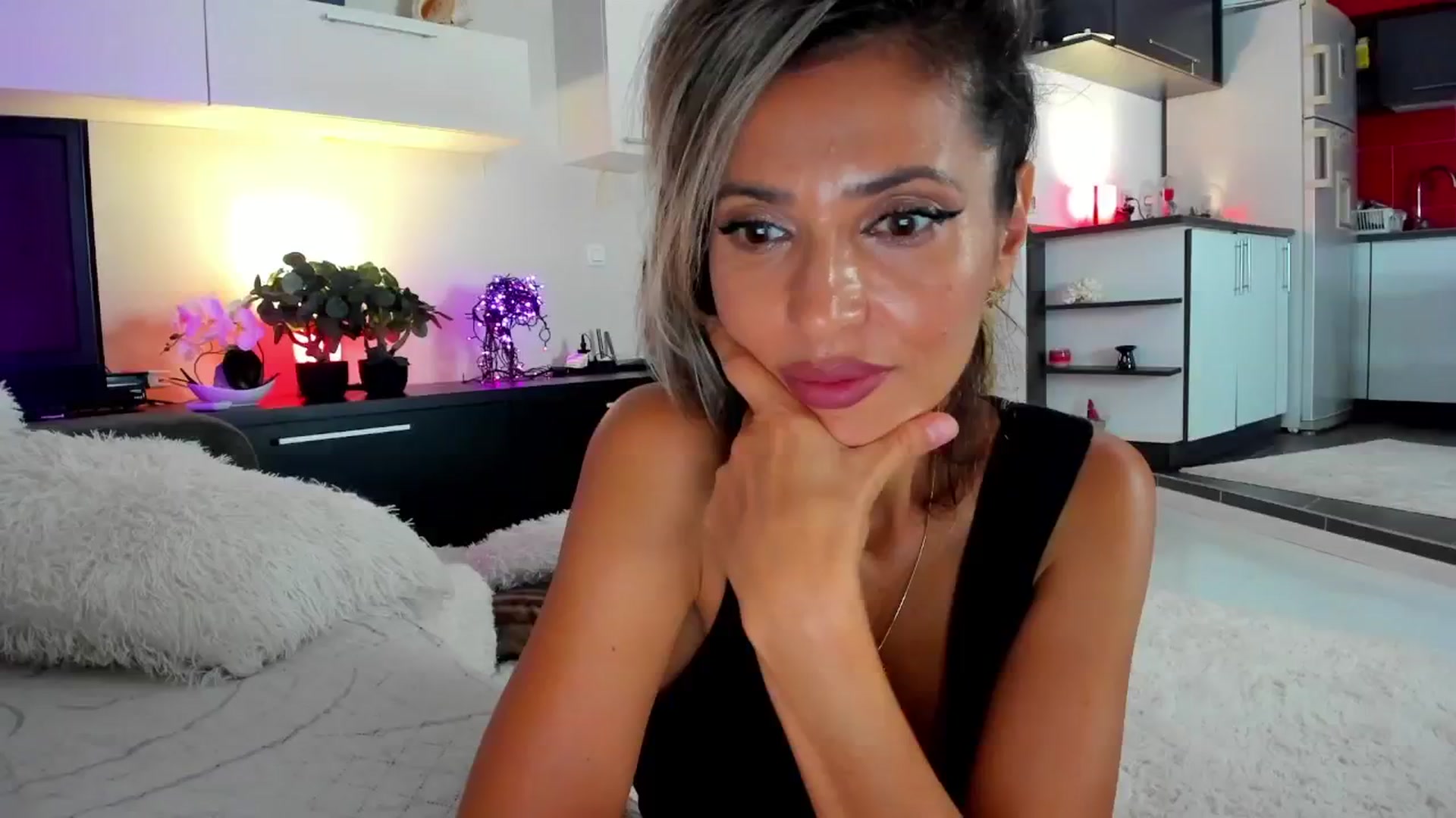 Gallery image thumbnail from SmileyTinaa's myfreecams stream on, 09/27/2024, 04:37 image 20 of 20