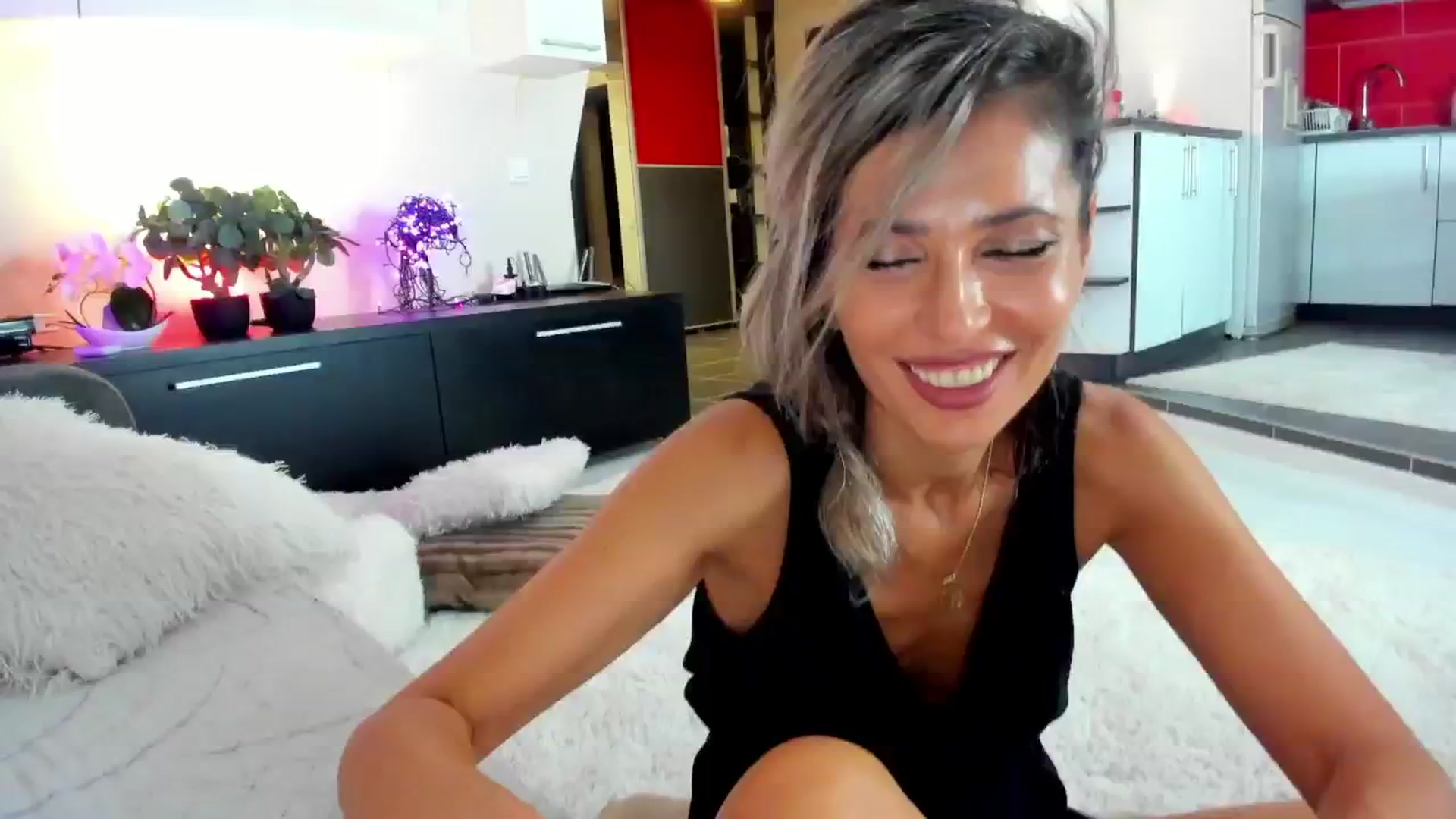 Gallery image thumbnail from SmileyTinaa's myfreecams stream on, 09/27/2024, 04:37 image 13 of 20