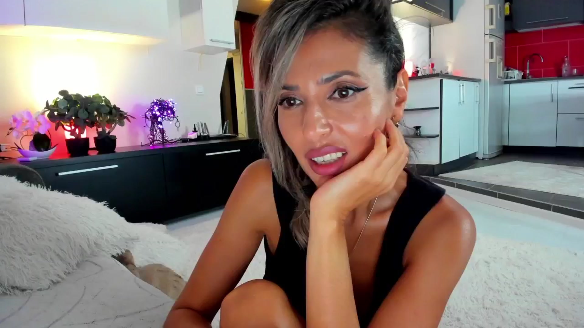 Gallery image thumbnail from SmileyTinaa's myfreecams stream on, 09/27/2024, 04:37 image 9 of 20