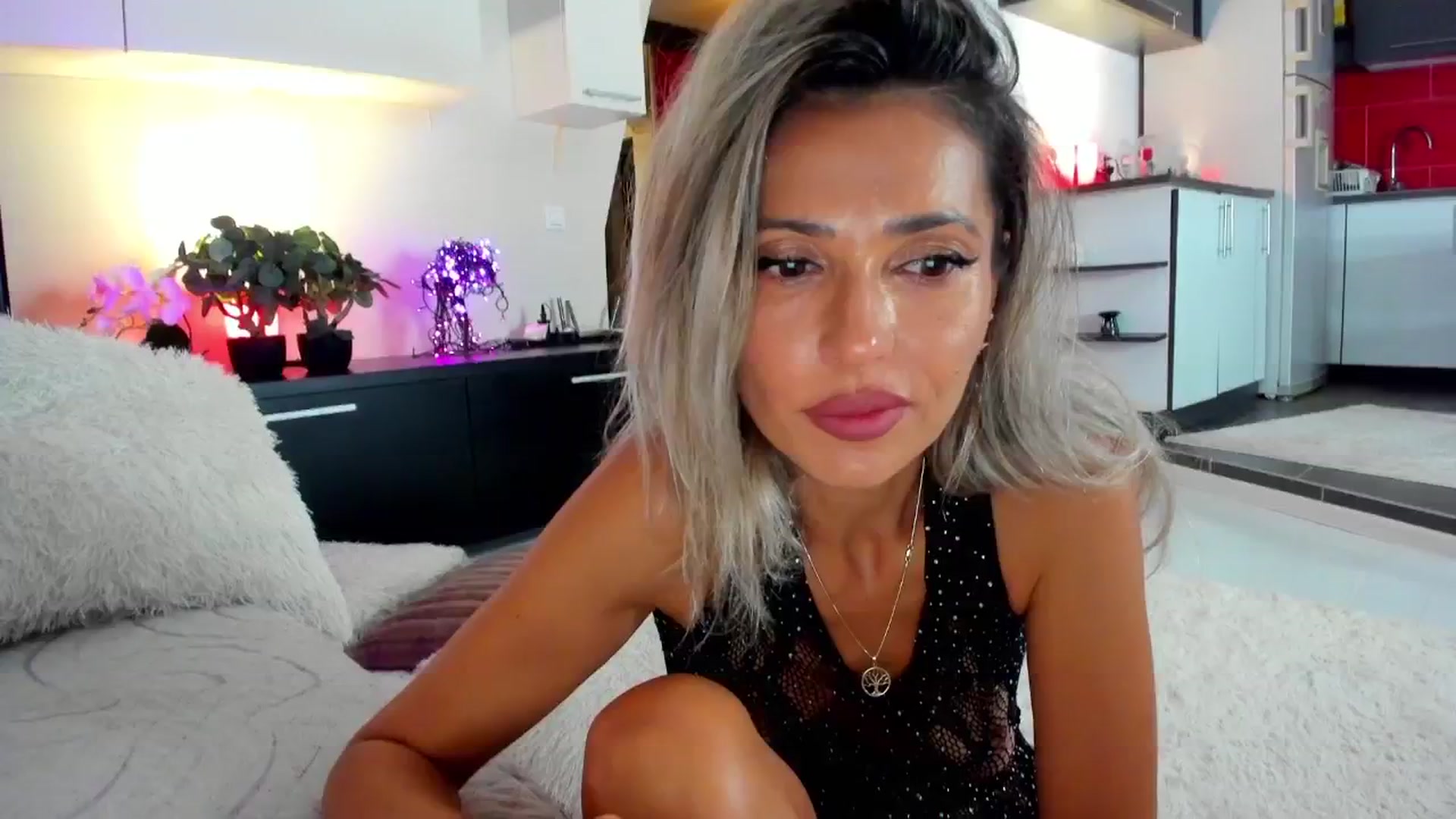 Gallery image thumbnail from SmileyTinaa's myfreecams stream on, 09/28/2024, 24:07 image 8 of 20