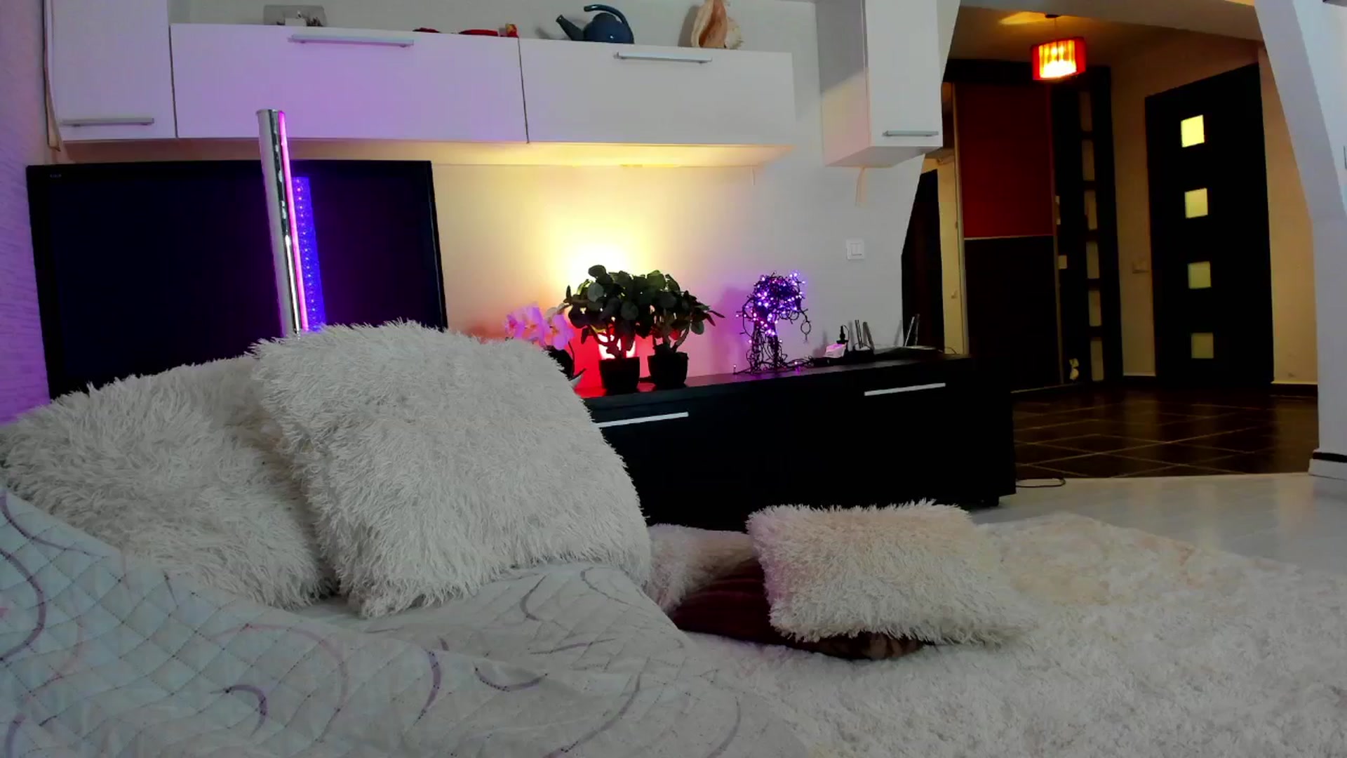 Gallery image thumbnail from SmileyTinaa's myfreecams stream on, 09/28/2024, 03:58 image 14 of 20