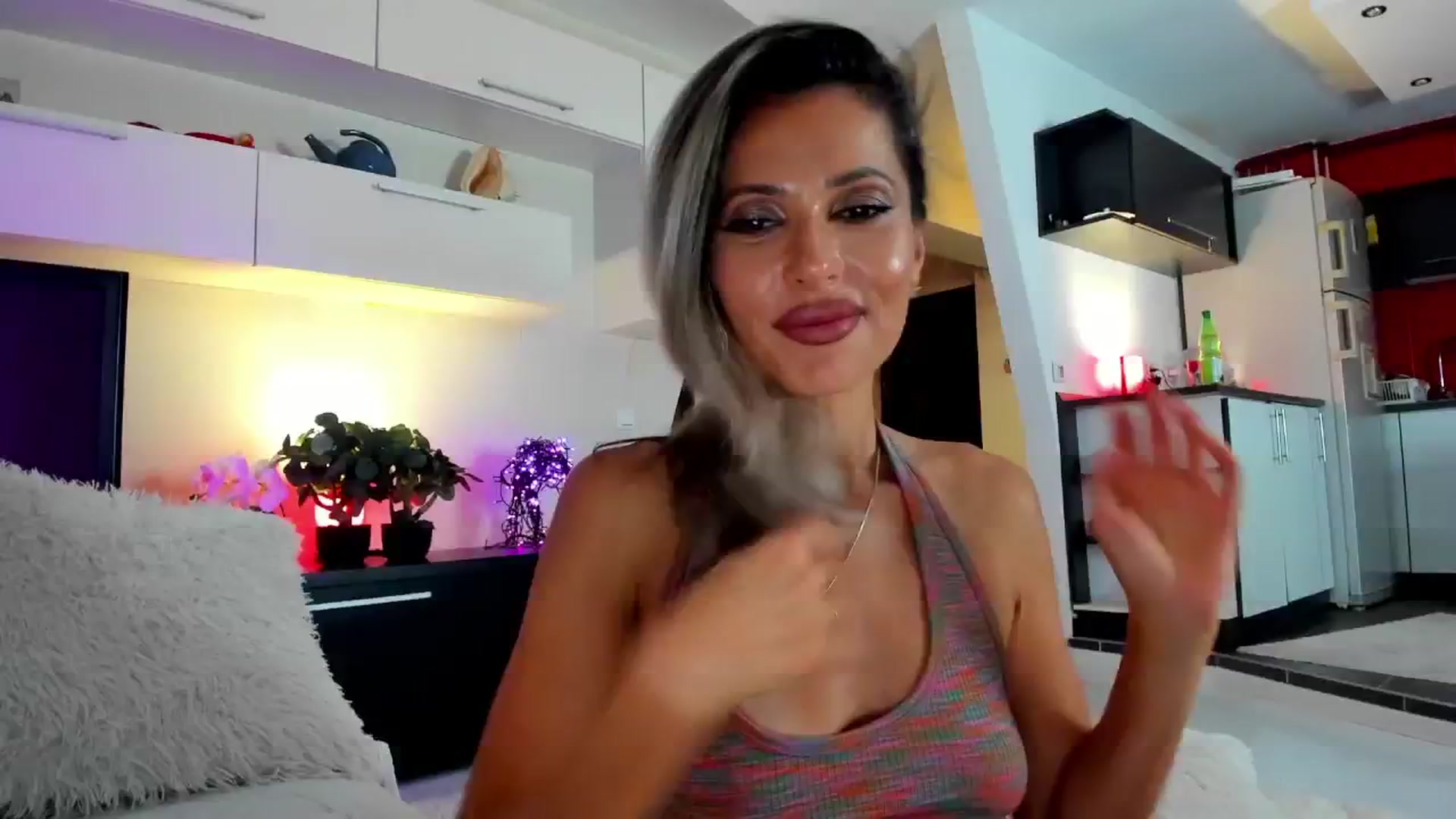 Gallery image thumbnail from SmileyTinaa's myfreecams stream on, 10/03/2024, 23:50 image 10 of 20