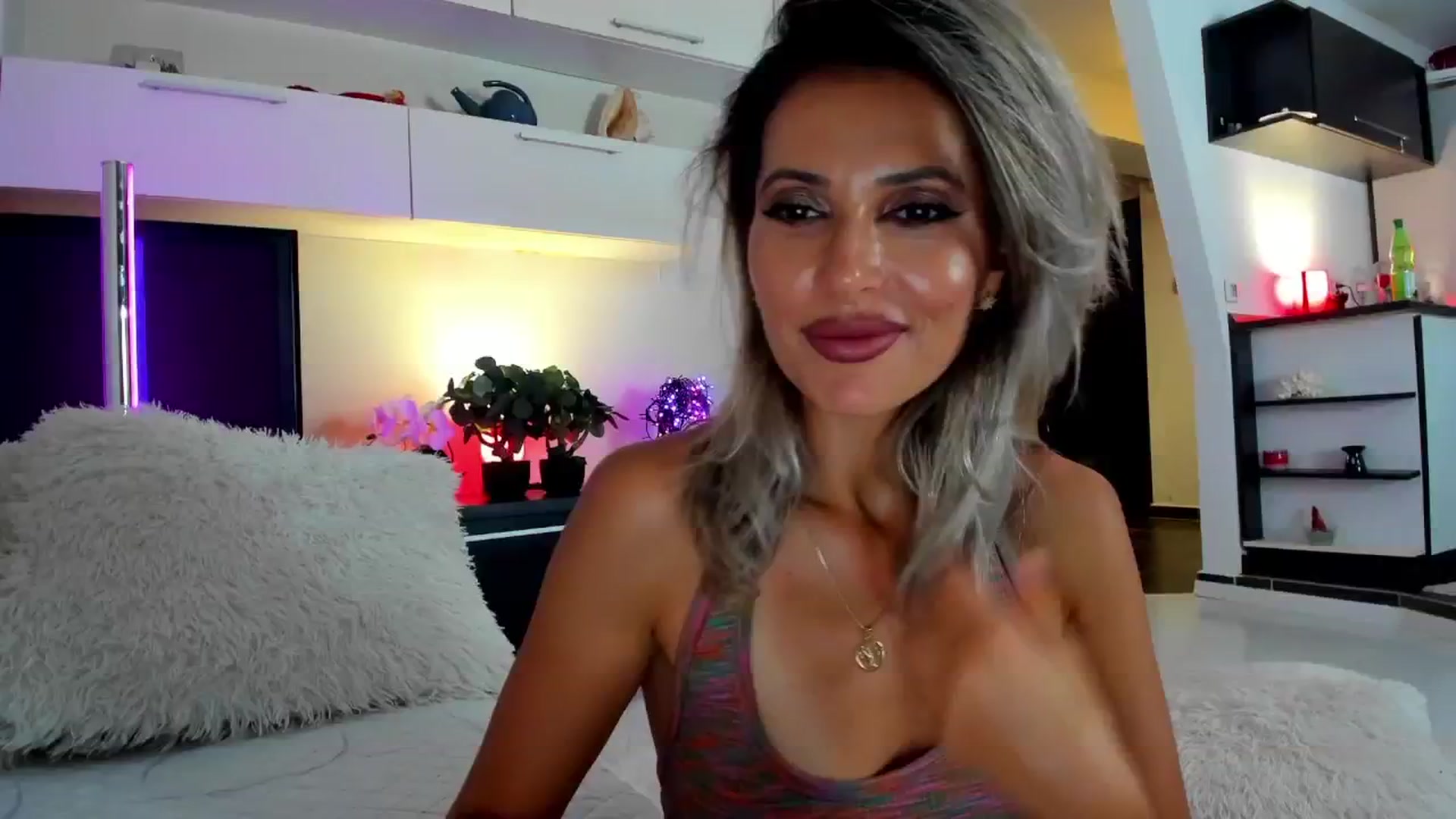 Gallery image thumbnail from SmileyTinaa's myfreecams stream on, 10/03/2024, 23:50 image 11 of 20