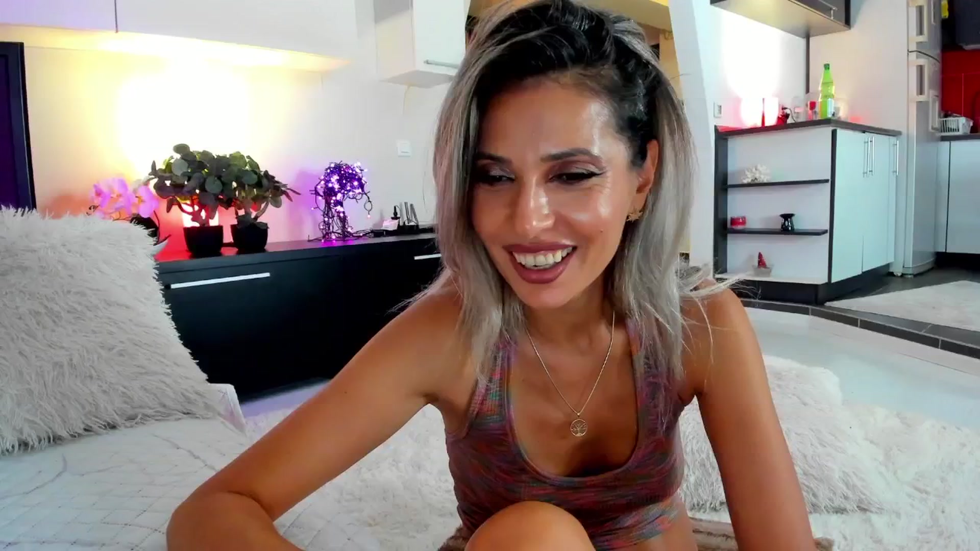 Gallery image thumbnail from SmileyTinaa's myfreecams stream on, 10/03/2024, 23:50 image 3 of 20