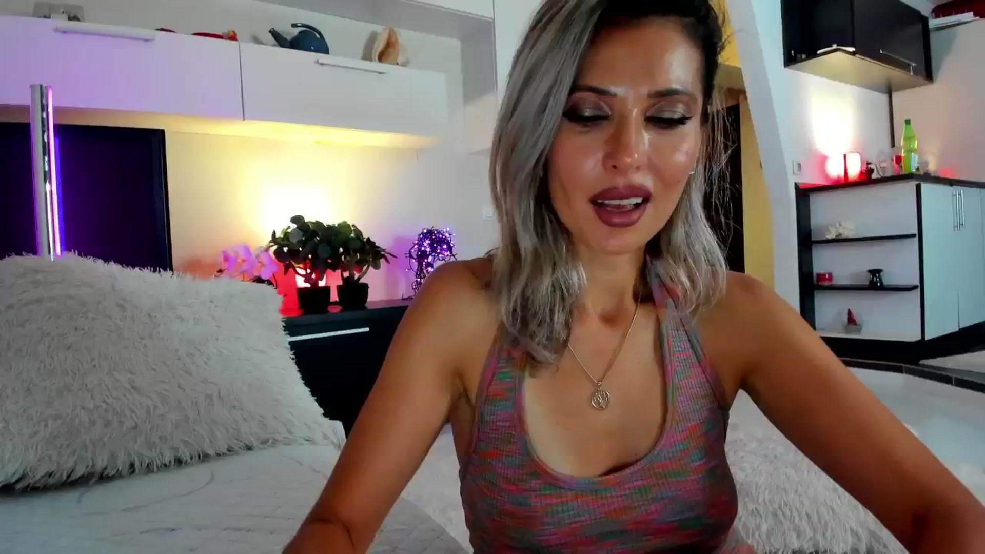 Gallery image thumbnail from SmileyTinaa's myfreecams stream on, 10/03/2024, 23:50 image 15 of 20