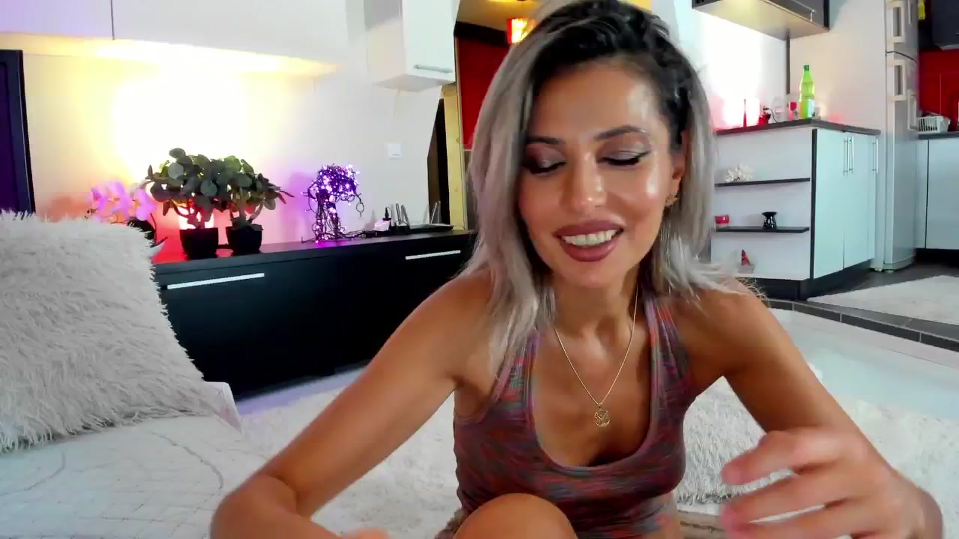 Gallery image thumbnail from SmileyTinaa's myfreecams stream on, 10/03/2024, 23:50 image 2 of 20
