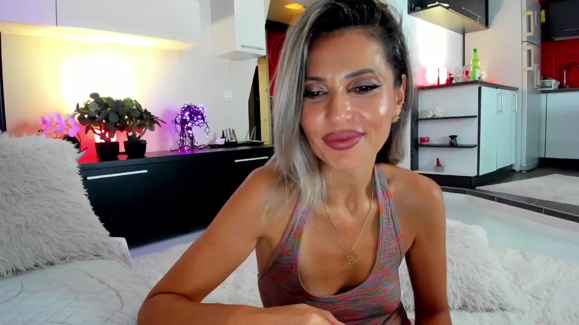 Gallery image thumbnail from SmileyTinaa's myfreecams stream on, 10/03/2024, 23:50 image 9 of 20
