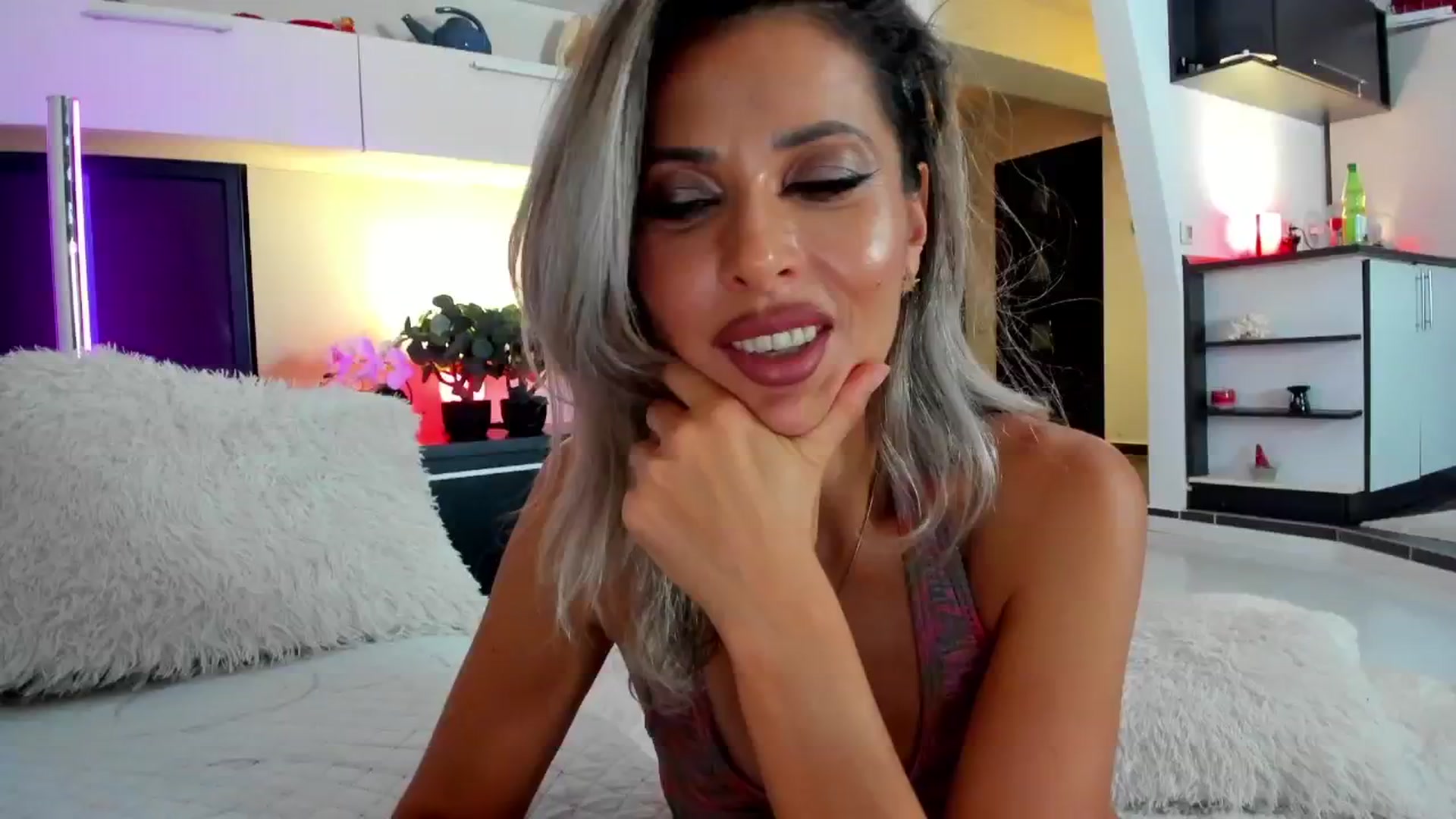 Gallery image thumbnail from SmileyTinaa's myfreecams stream on, 10/03/2024, 23:50 image 17 of 20
