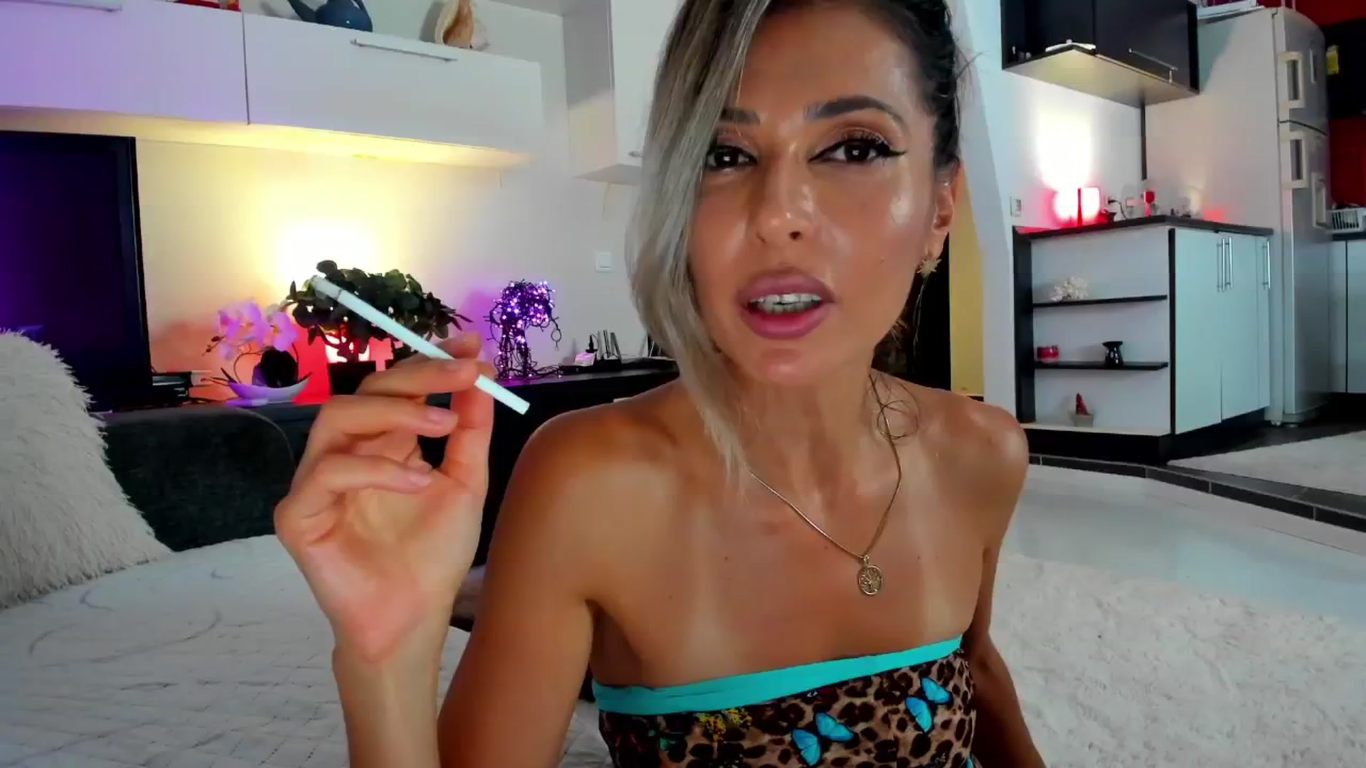 Gallery image thumbnail from SmileyTinaa's myfreecams stream on, 10/05/2024, 24:46 image 10 of 20