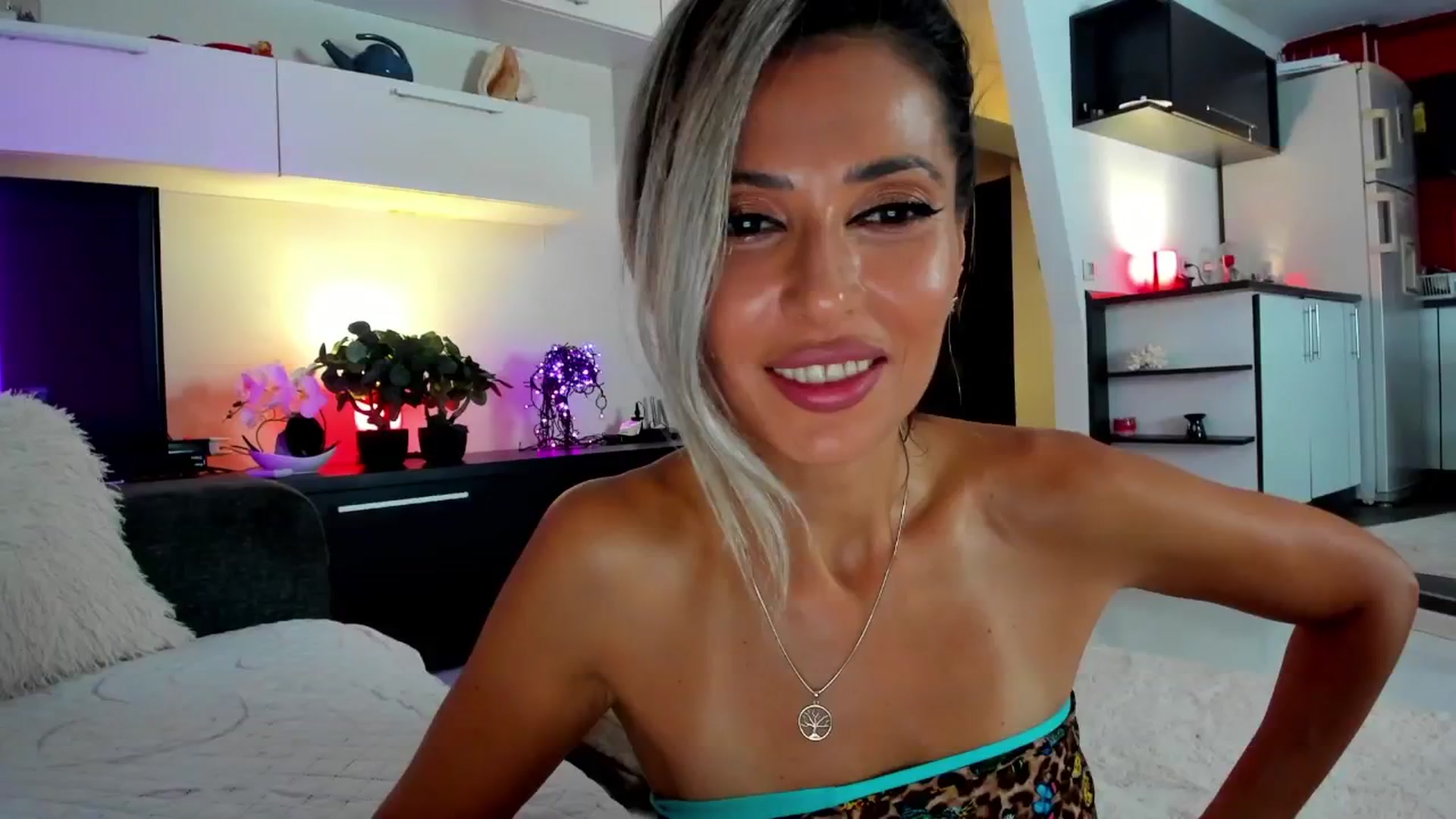 Gallery image thumbnail from SmileyTinaa's myfreecams stream on, 10/05/2024, 24:46 image 7 of 20