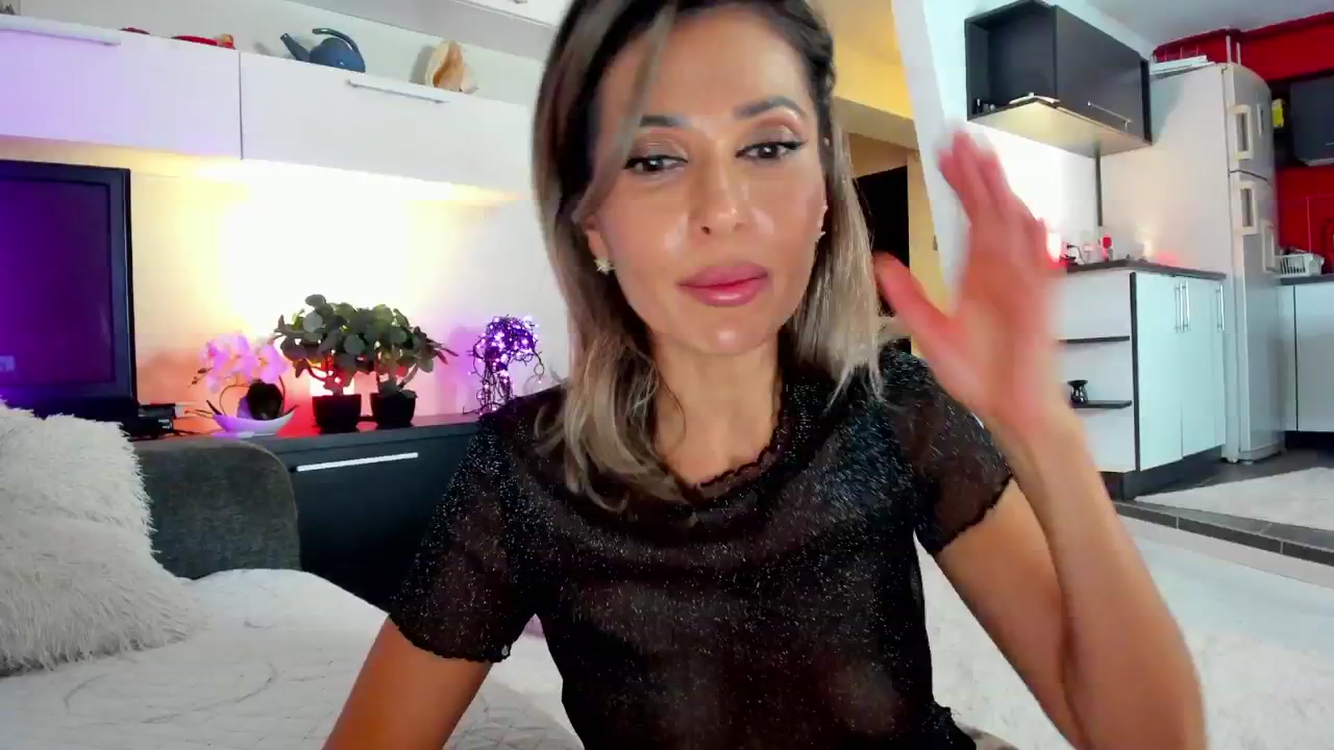 Gallery image thumbnail from SmileyTinaa's myfreecams stream on, 10/24/2024, 21:29 image 19 of 20