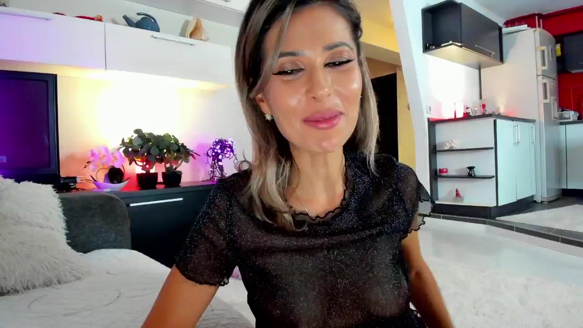 Gallery image thumbnail from SmileyTinaa's myfreecams stream on, 10/24/2024, 21:29 image 18 of 20