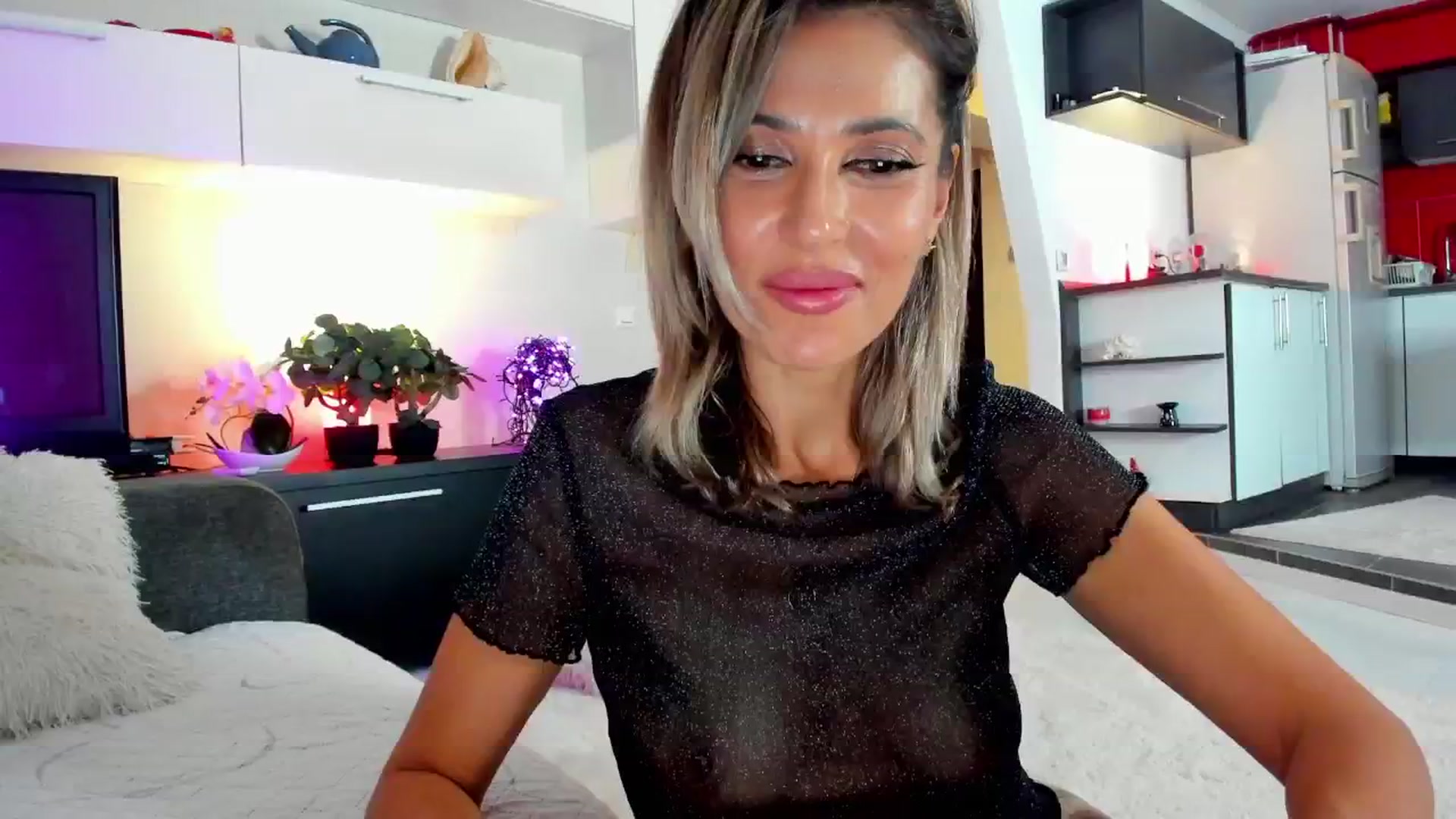 Gallery image thumbnail from SmileyTinaa's myfreecams stream on, 10/24/2024, 21:29 image 14 of 20