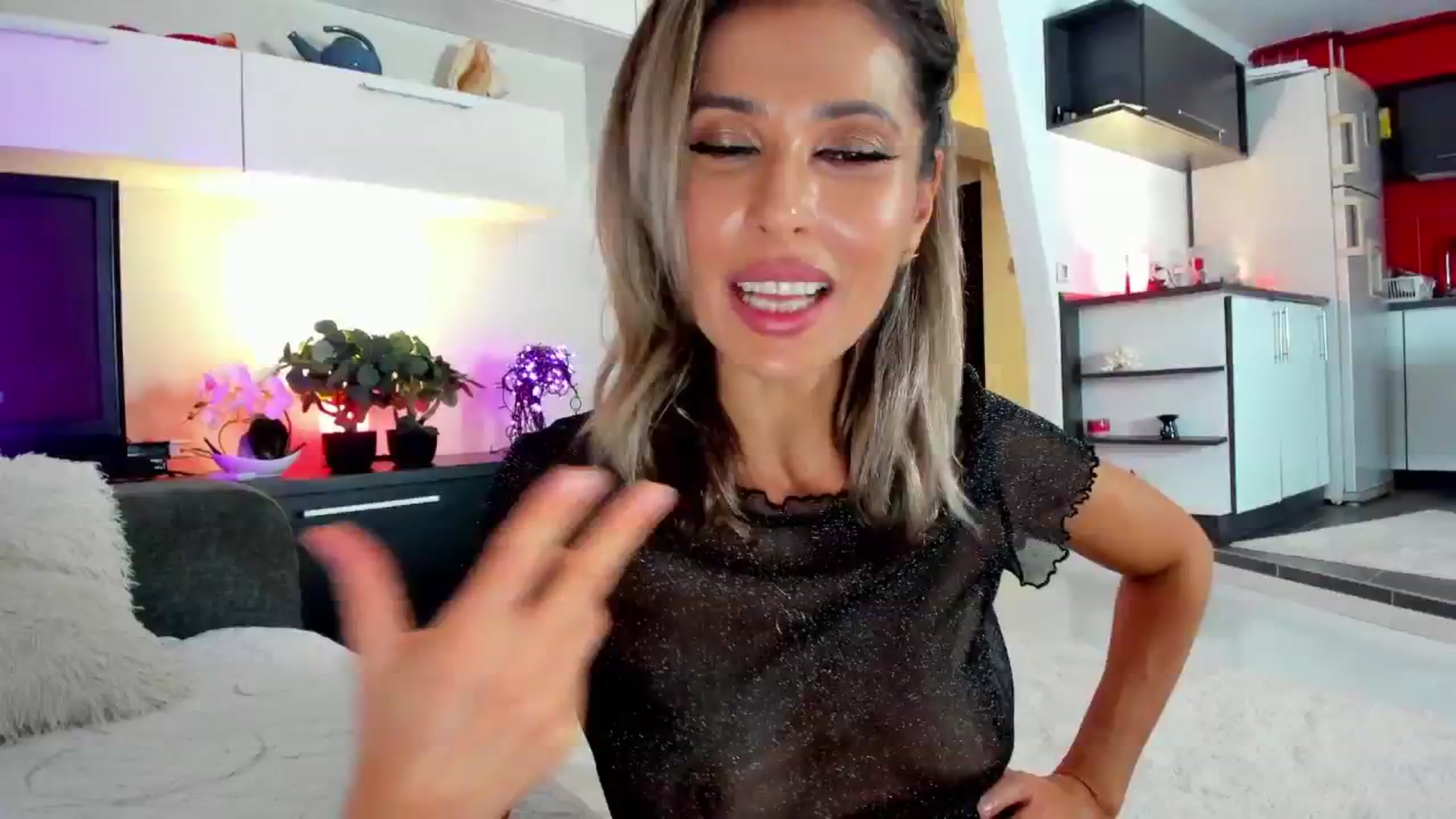 Gallery image thumbnail from SmileyTinaa's myfreecams stream on, 10/24/2024, 21:29 image 12 of 20